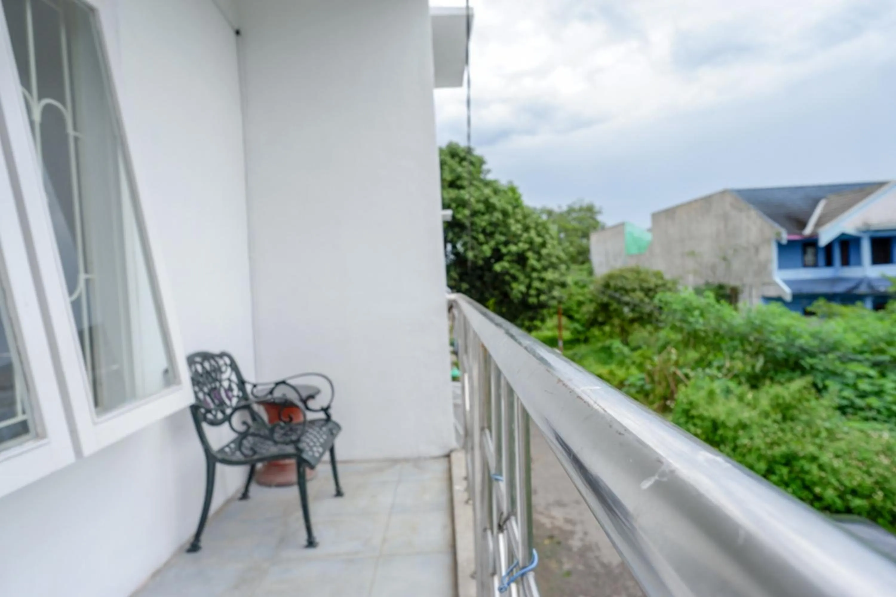Balcony/Terrace in RedDoorz Syariah near UMS Solo - RSO Soeharso