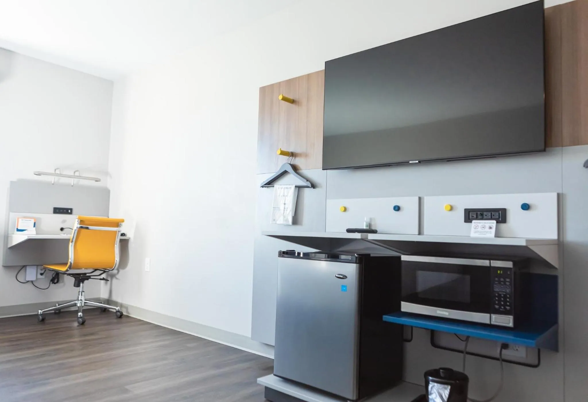 TV and multimedia in Microtel Inn & Suites by Wyndham Milford