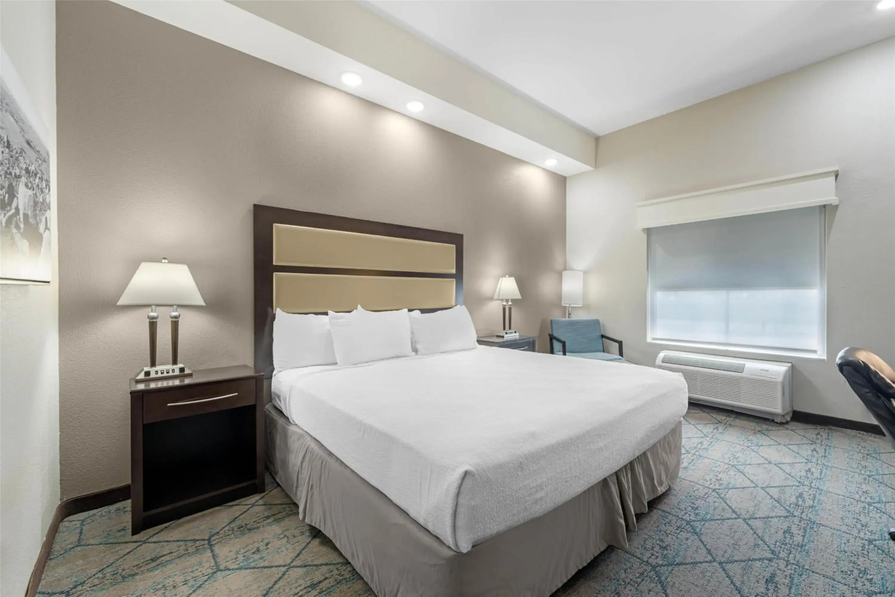 King Room with Mobility Accessible Roll-In Shower in Best Western Plus McPherson King Room with Mobility Accessible Roll-In Shower in Best Western Plus McPherson