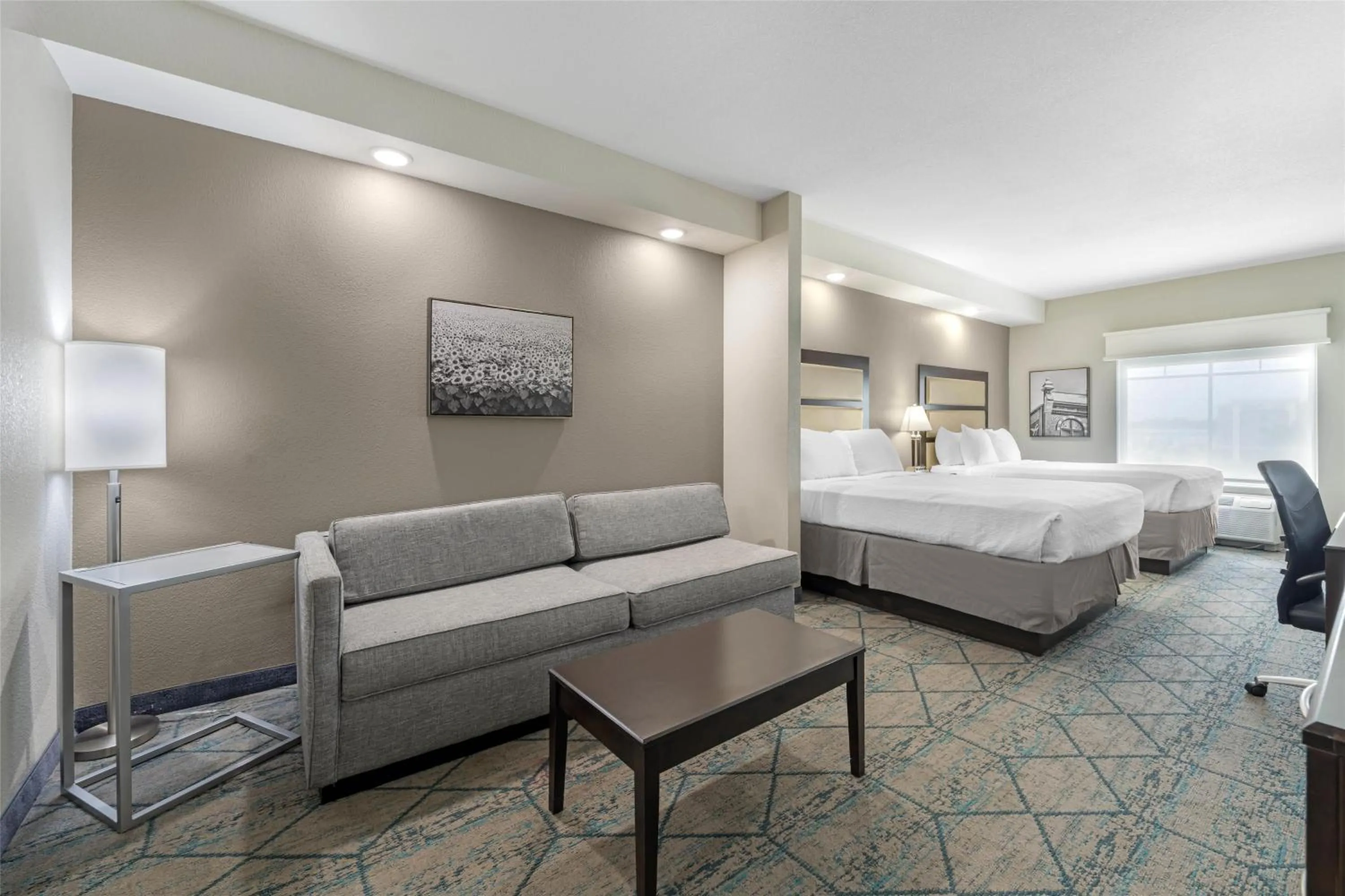 Photo of the whole room, Bed in Best Western Plus McPherson