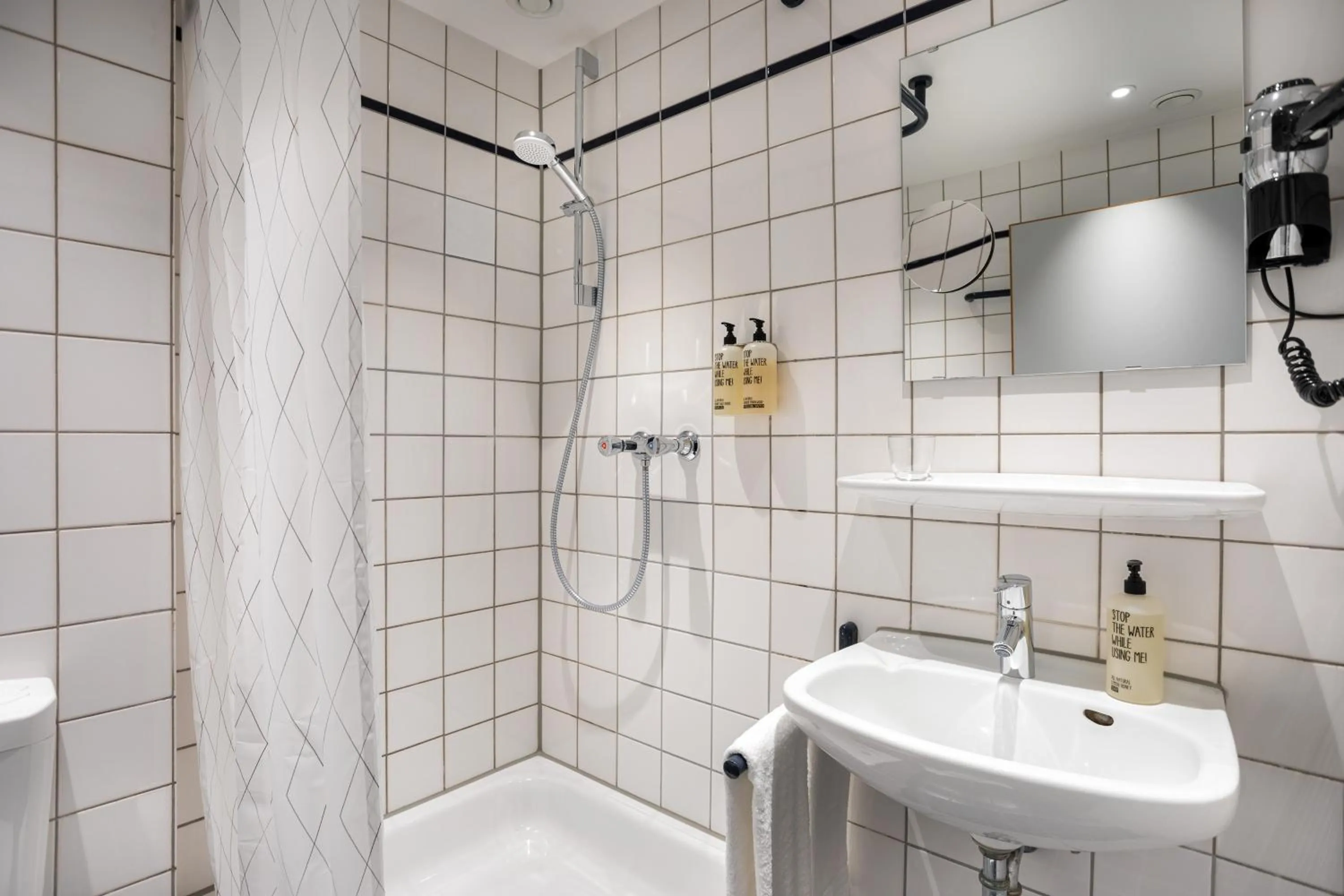 Bathroom in Greet hotel Darmstadt - an Accor hotel -