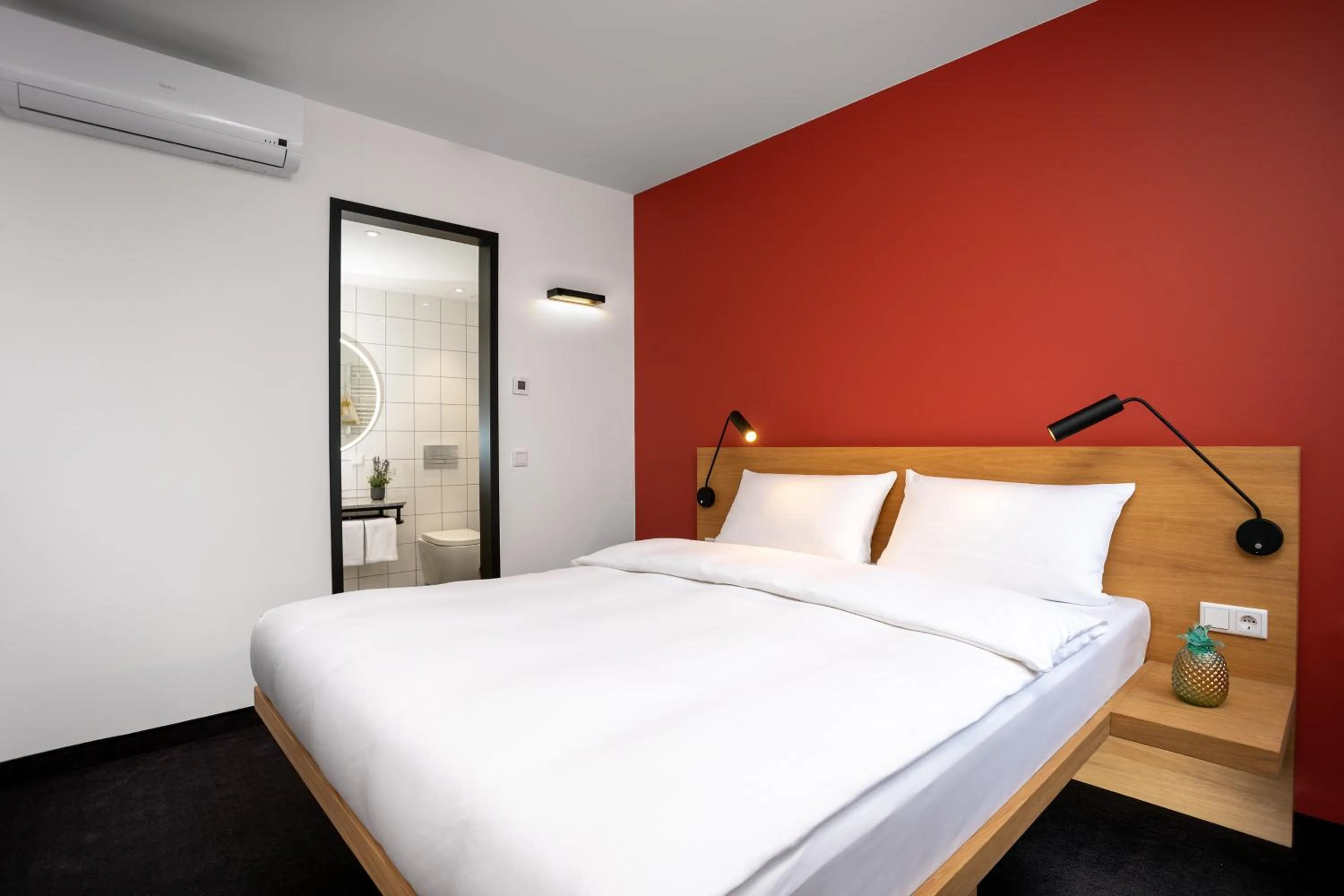 Photo of the whole room, Bed in Greet hotel Darmstadt - an Accor hotel -