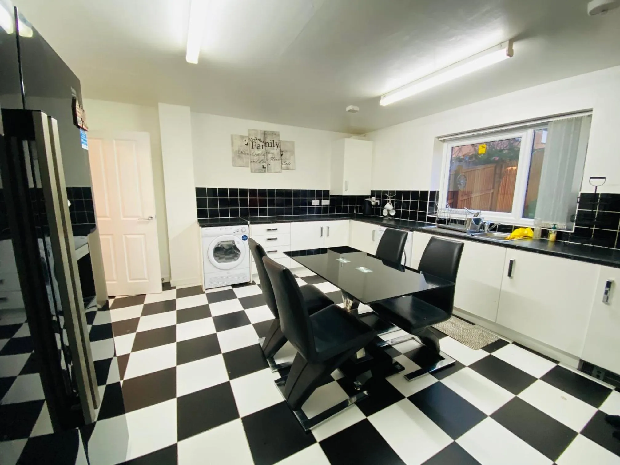 Kitchen or kitchenette in Birmingham Guesthouse