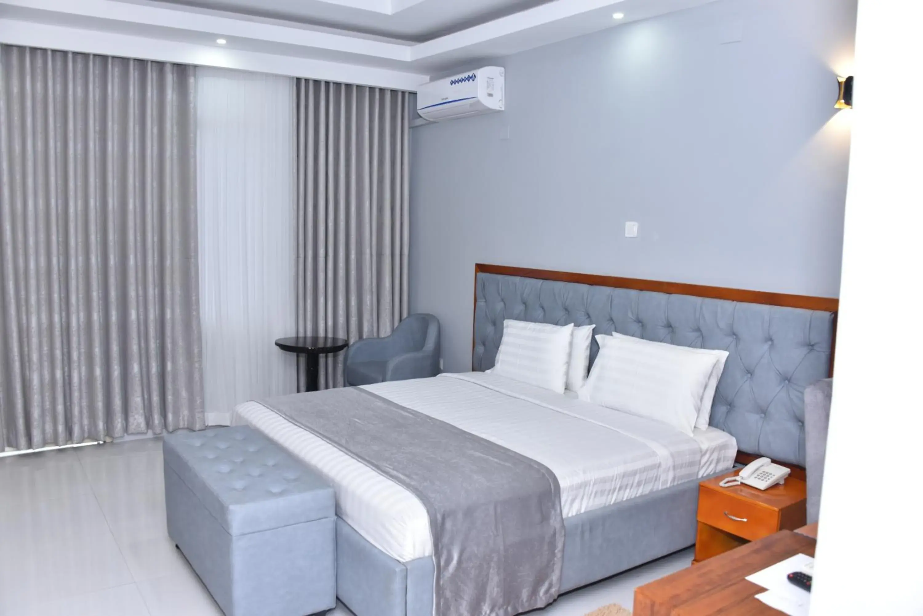 KING'S CONFERENCE CENTRE KING'S CONFERENCE CENTRE