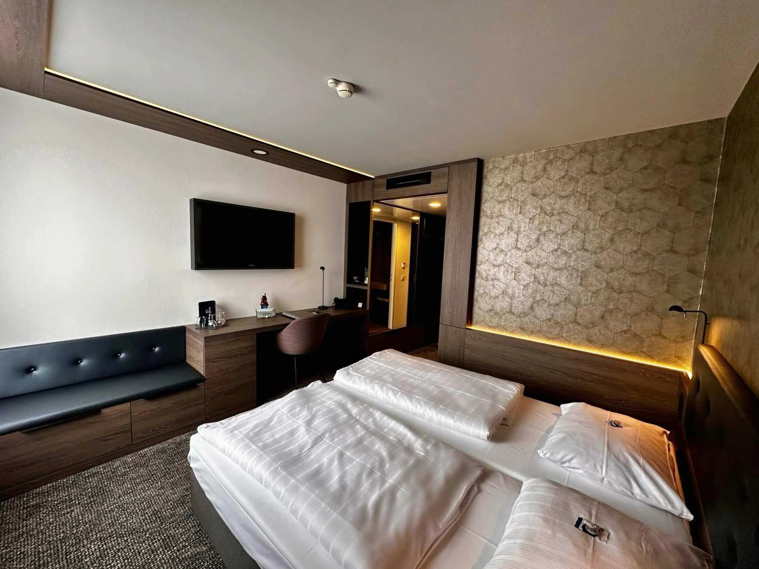 Photo of the whole room, Bed in Stadthotel Münster