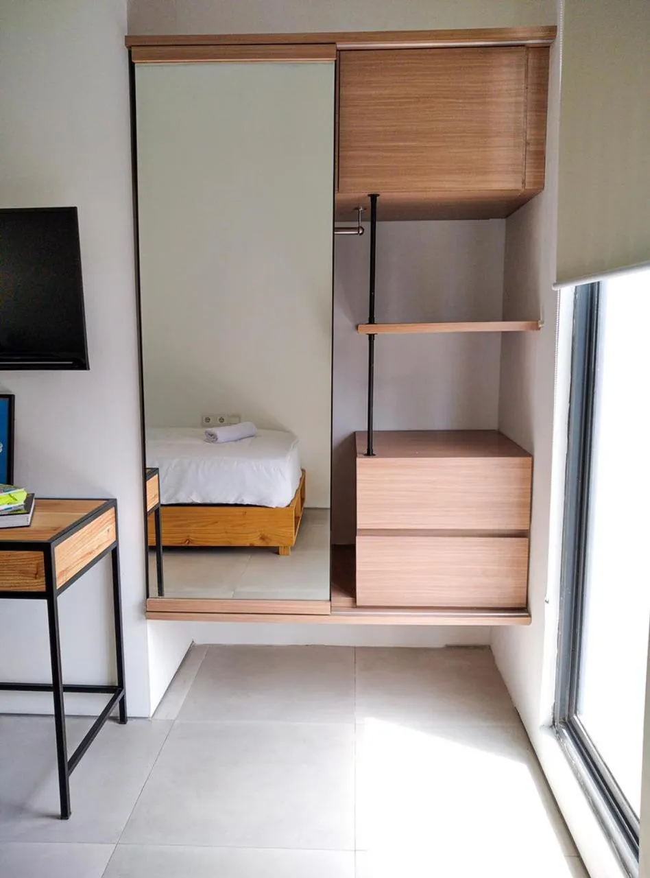 bunk bed in Tengah Tengah