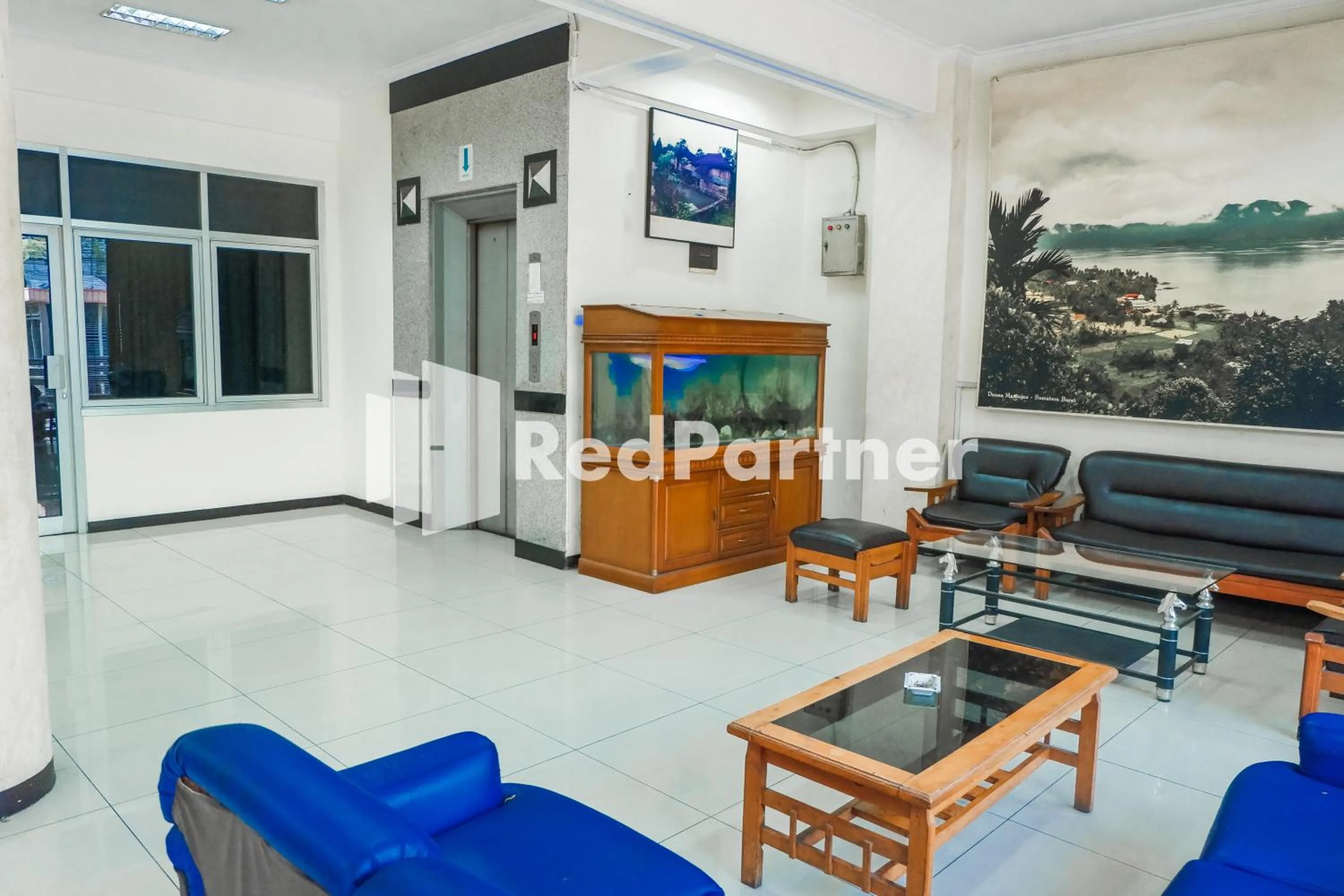 Grand Kembar Hotel Mitra RedDoorz