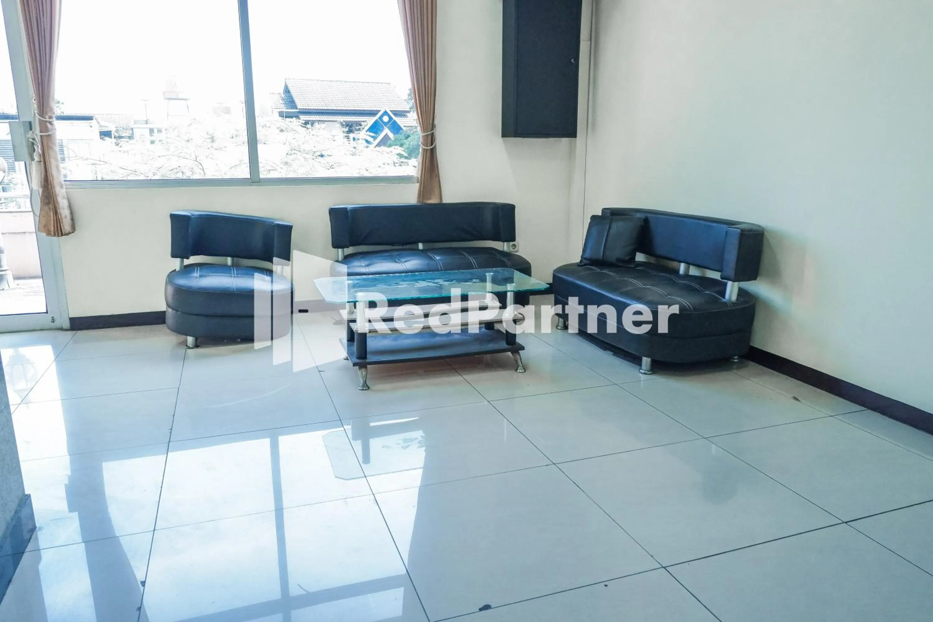 Grand Kembar Hotel Mitra RedDoorz