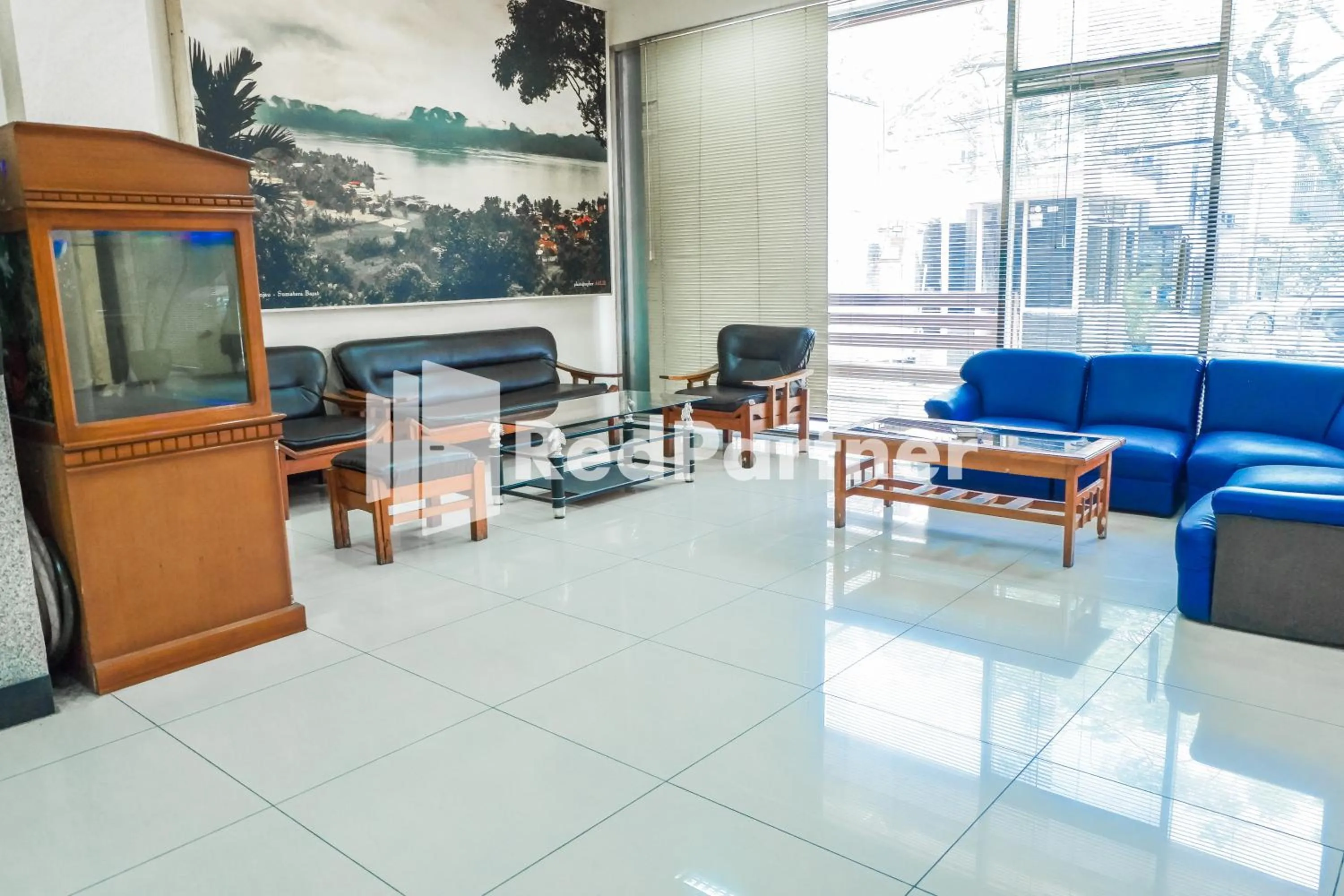 Grand Kembar Hotel Mitra RedDoorz