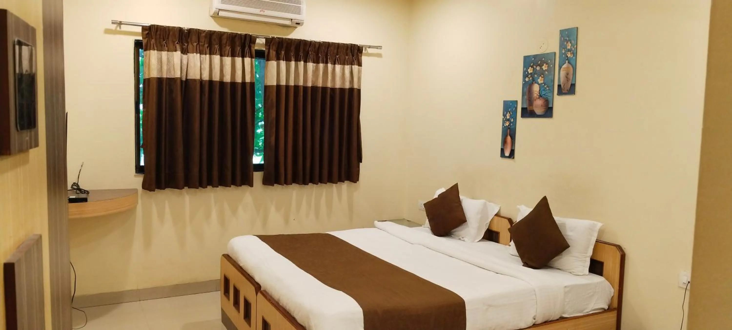 Deluxe Room in Aquarius Resort