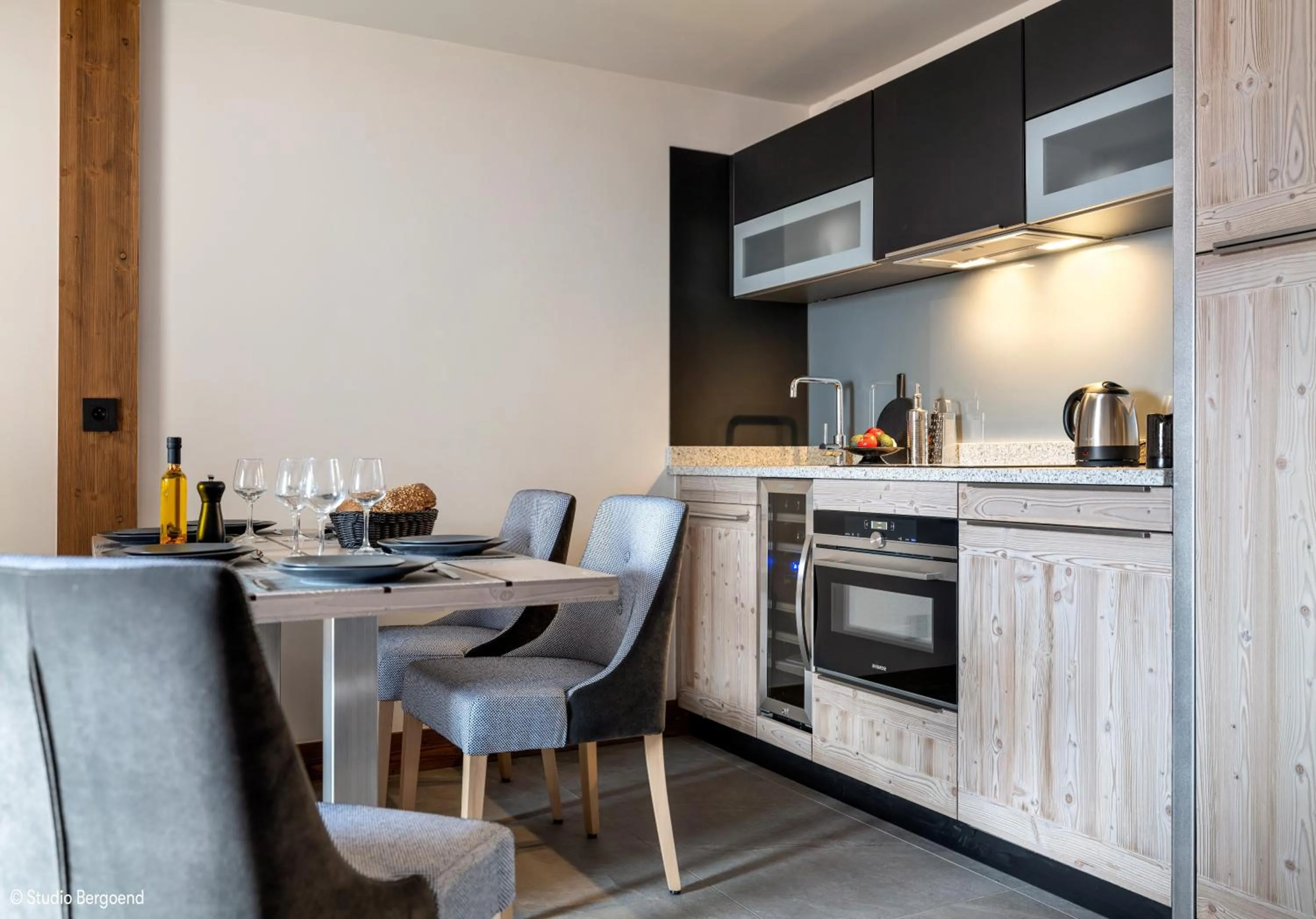 Kitchen or kitchenette in MGM Hôtels & Résidences - Résidence Chalets Laska