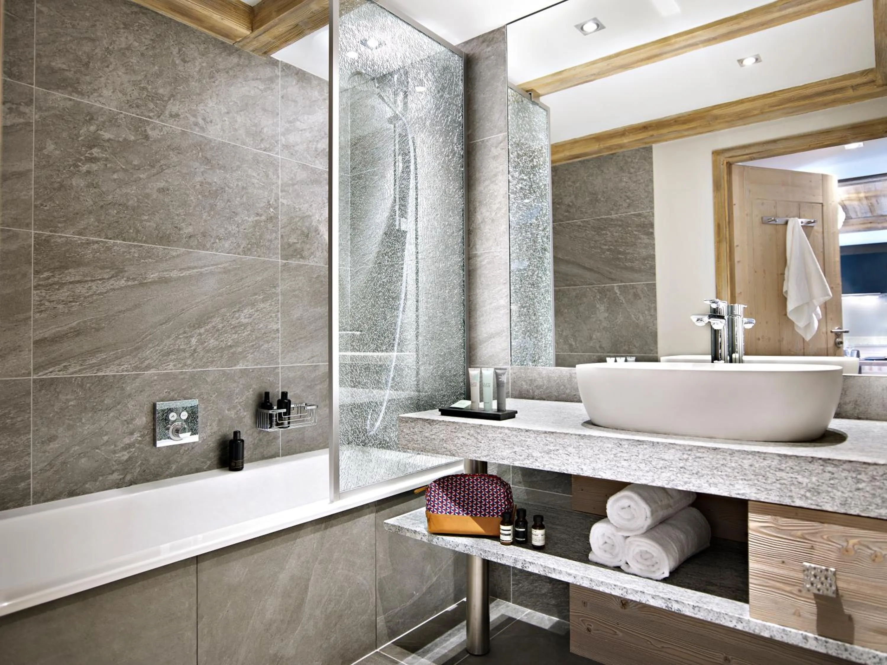 Bathroom in MGM Hôtels & Résidences - Résidence Chalets Laska