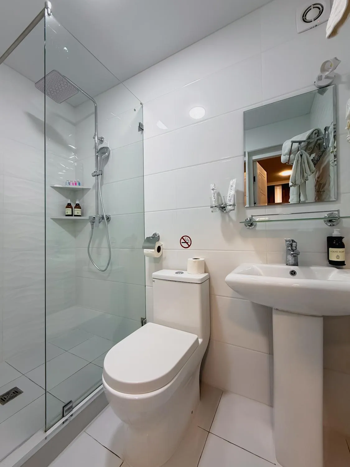 Shower in Musafir Hotel