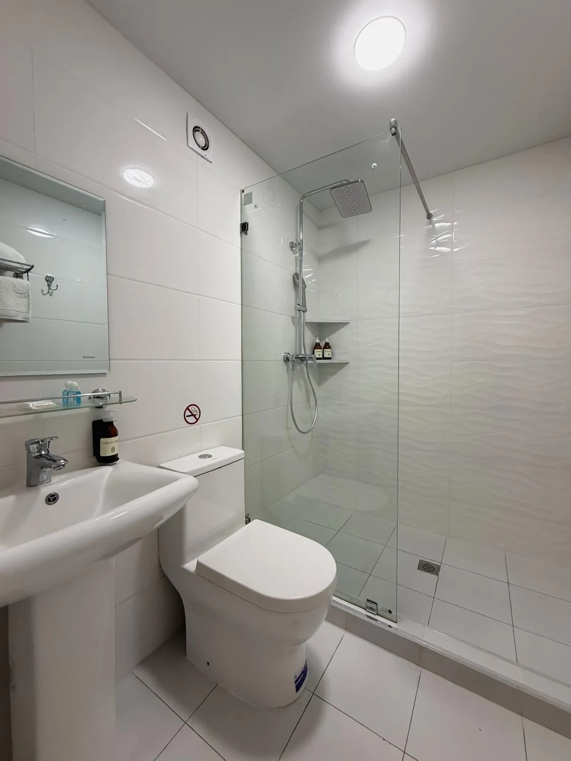 Shower in Musafir Hotel