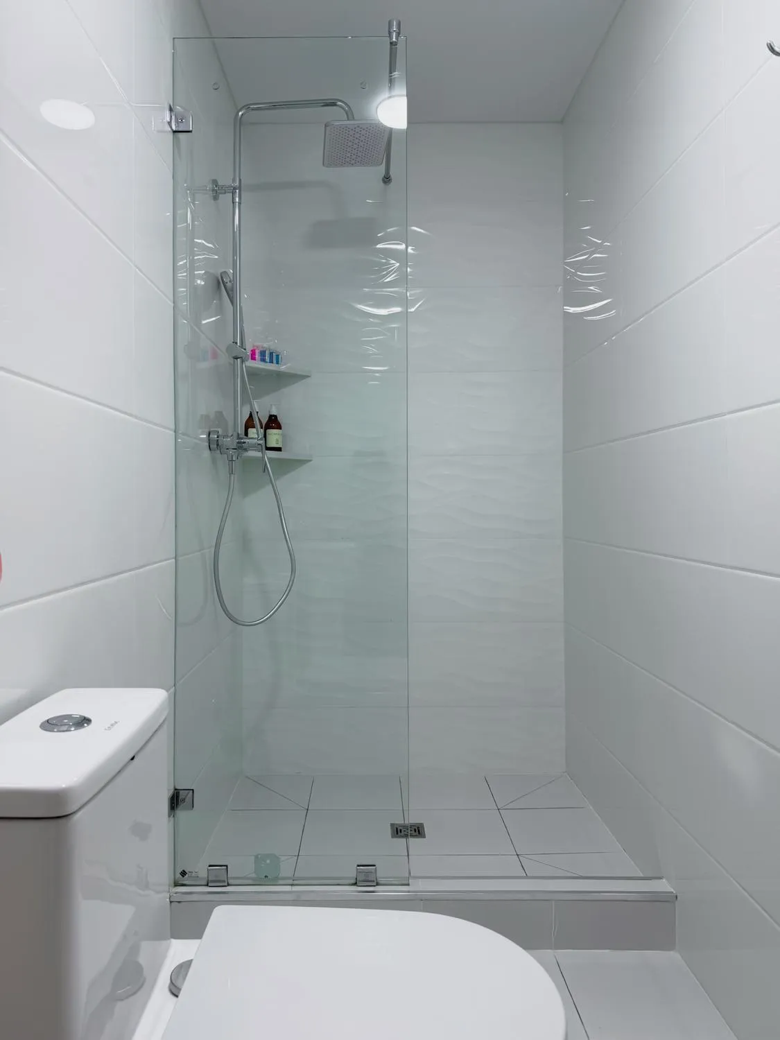 Shower in Musafir Hotel