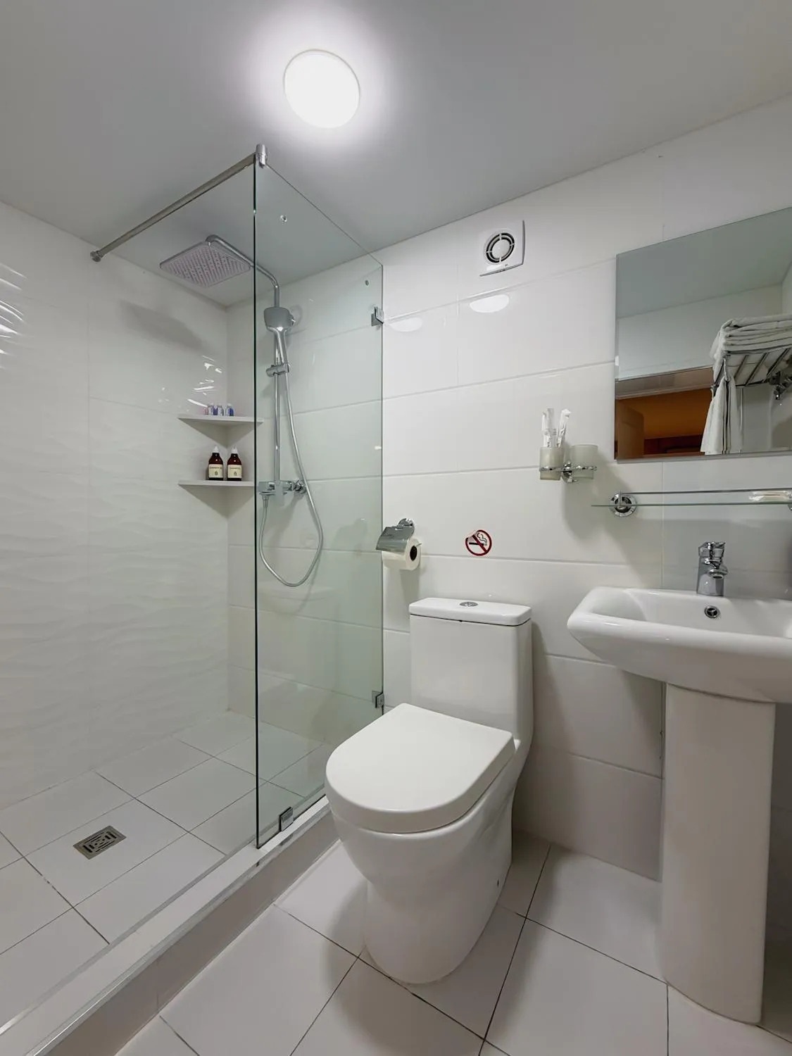 Shower in Musafir Hotel