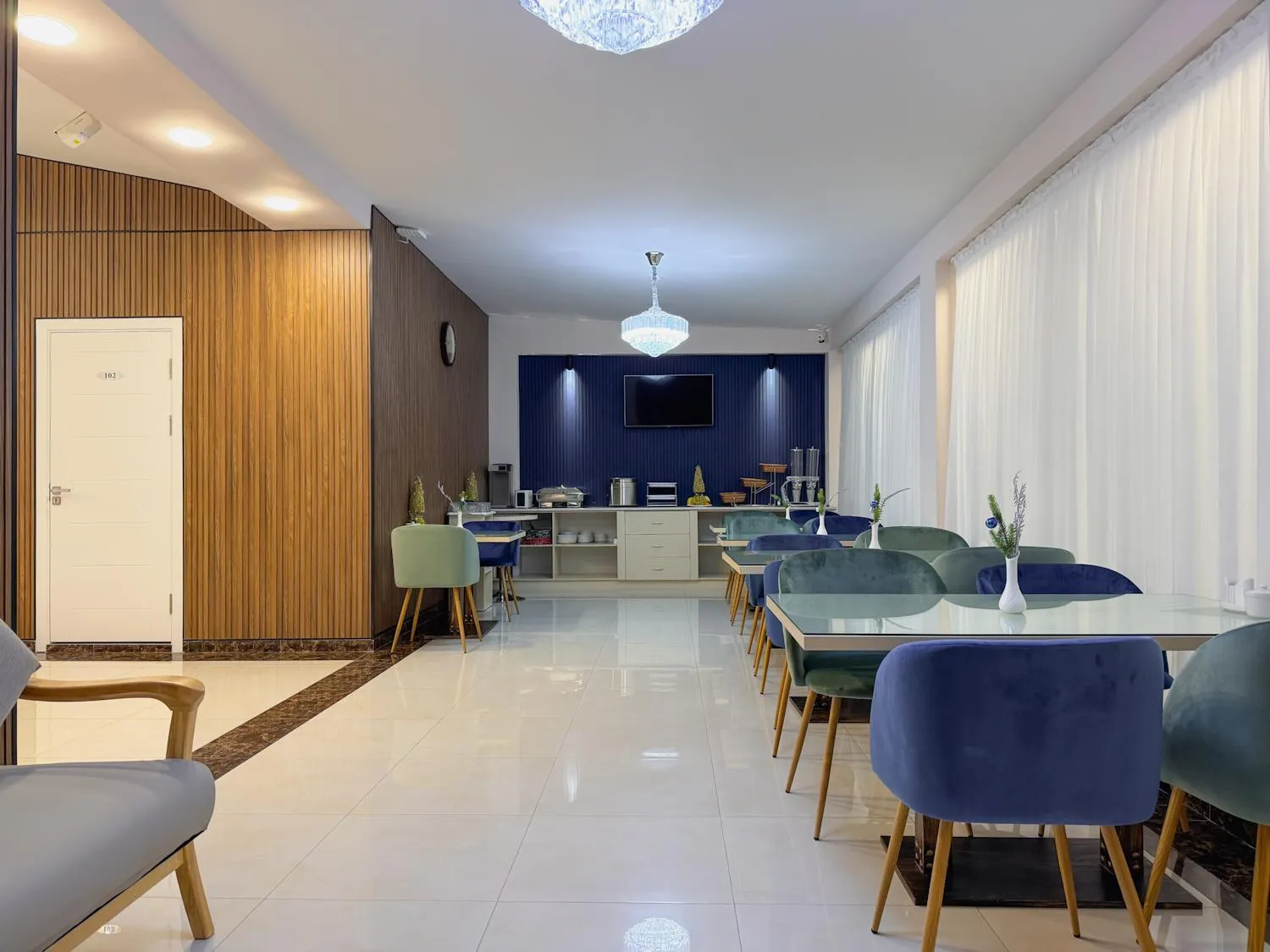 Restaurant/places to eat in Musafir Hotel