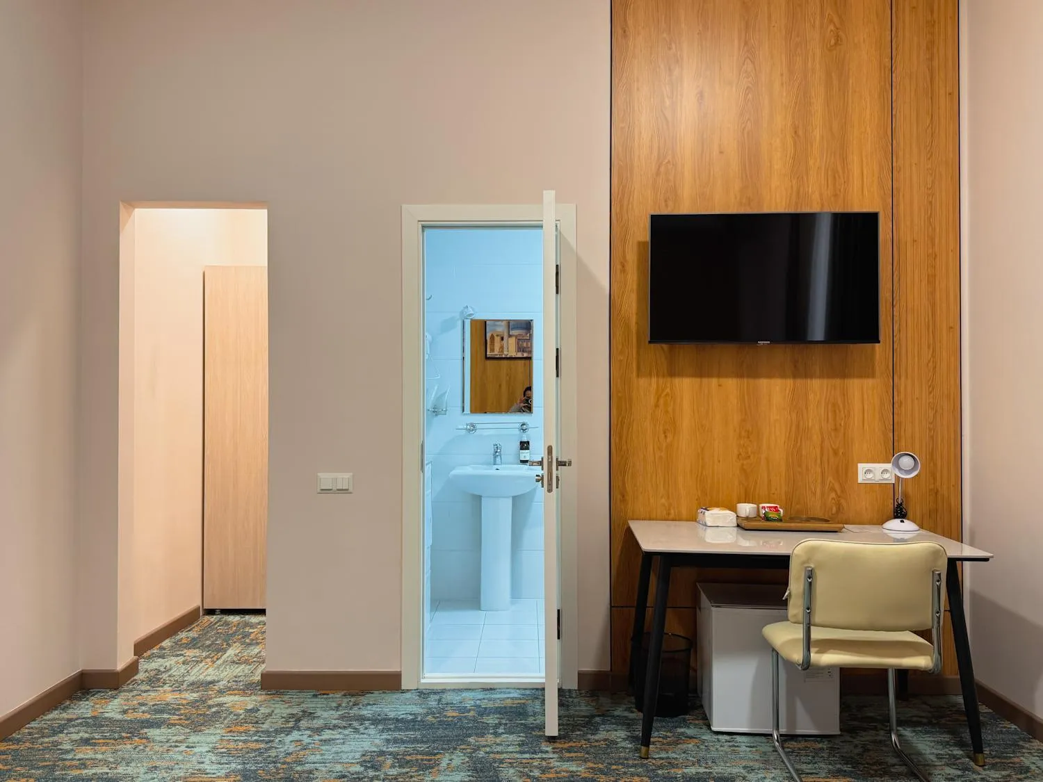 TV and multimedia in Musafir Hotel