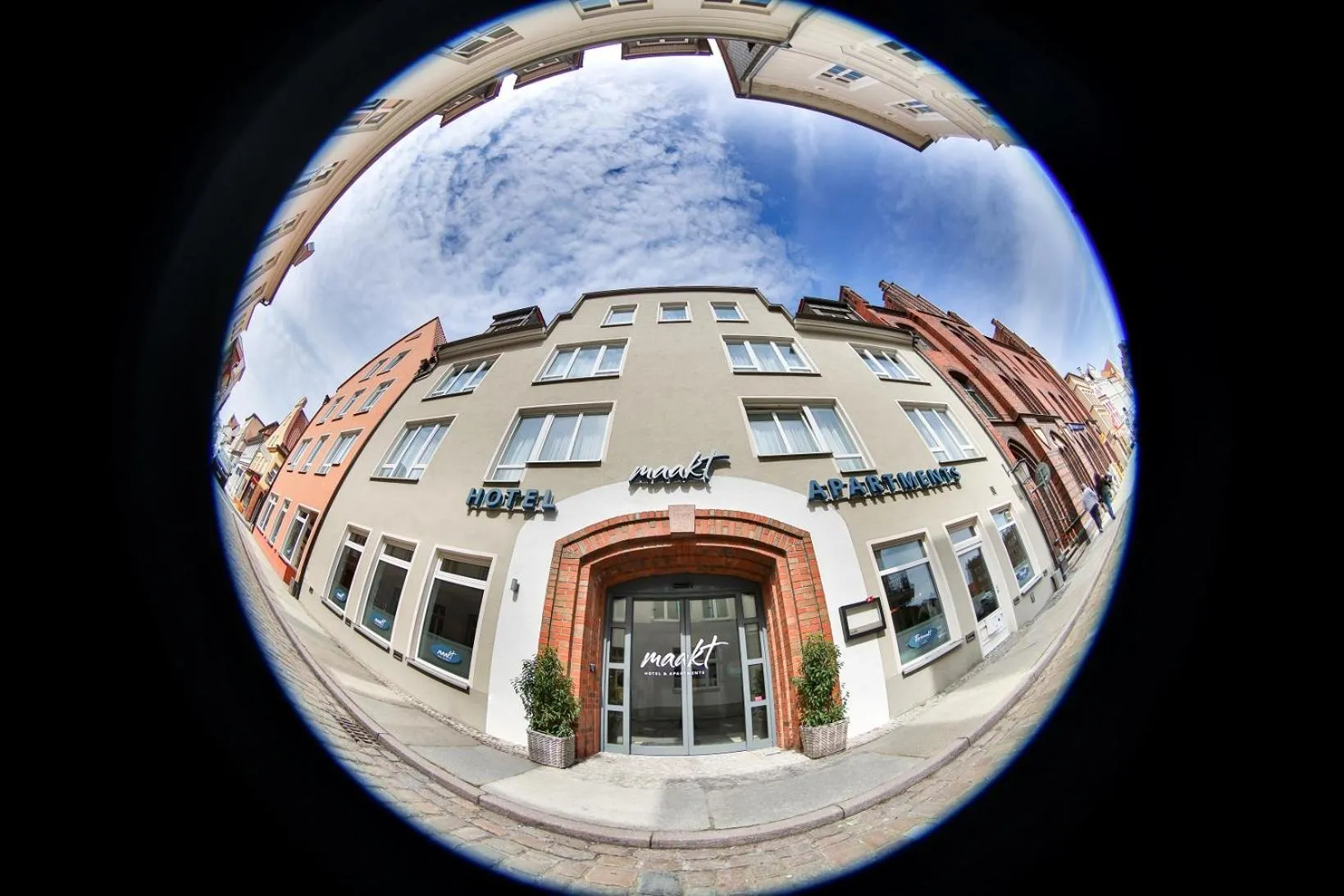 Facade/entrance in maakt Hotel