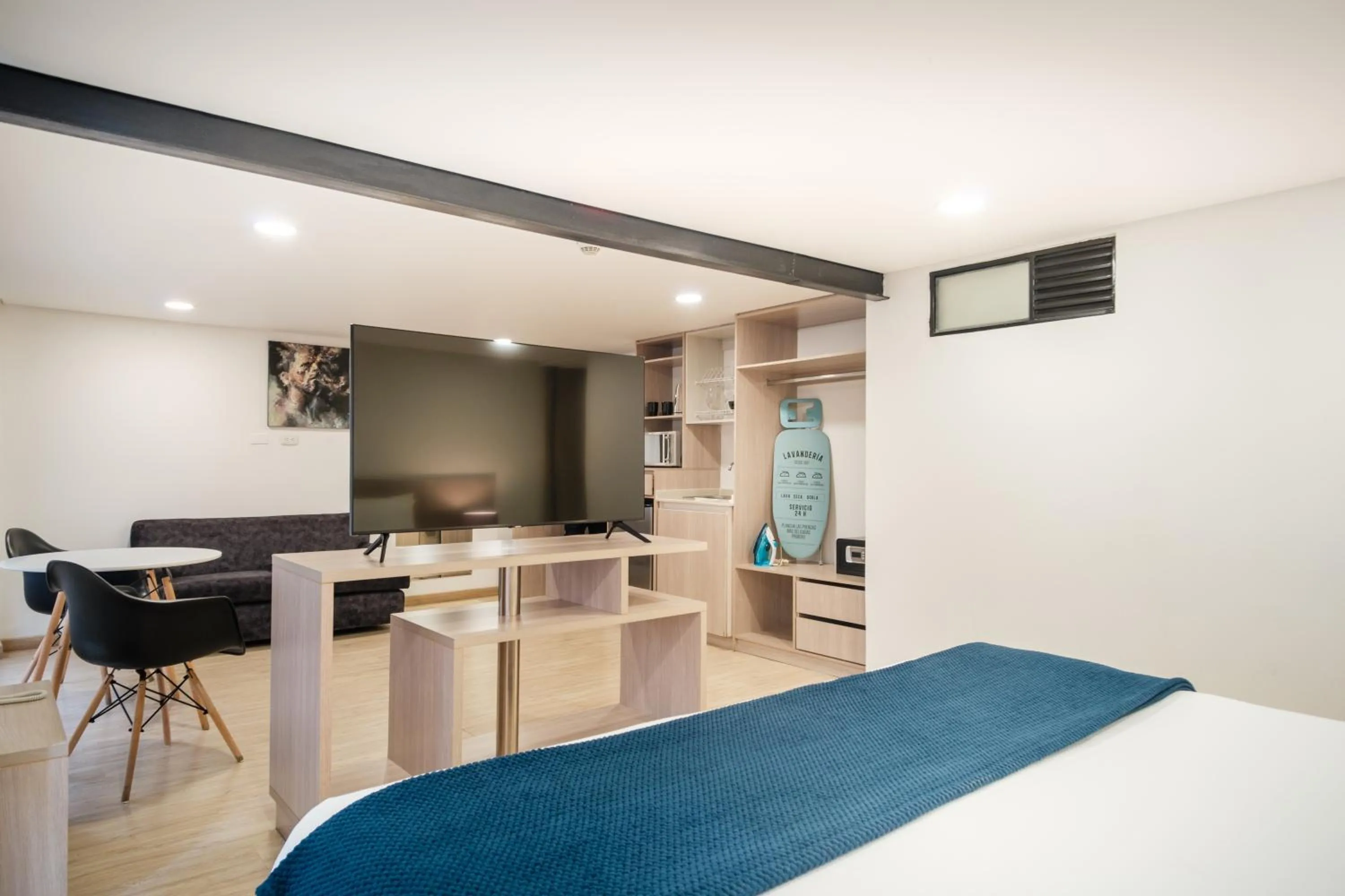 TV and multimedia, Bed in Palermo Home Bogota & Art Gallery