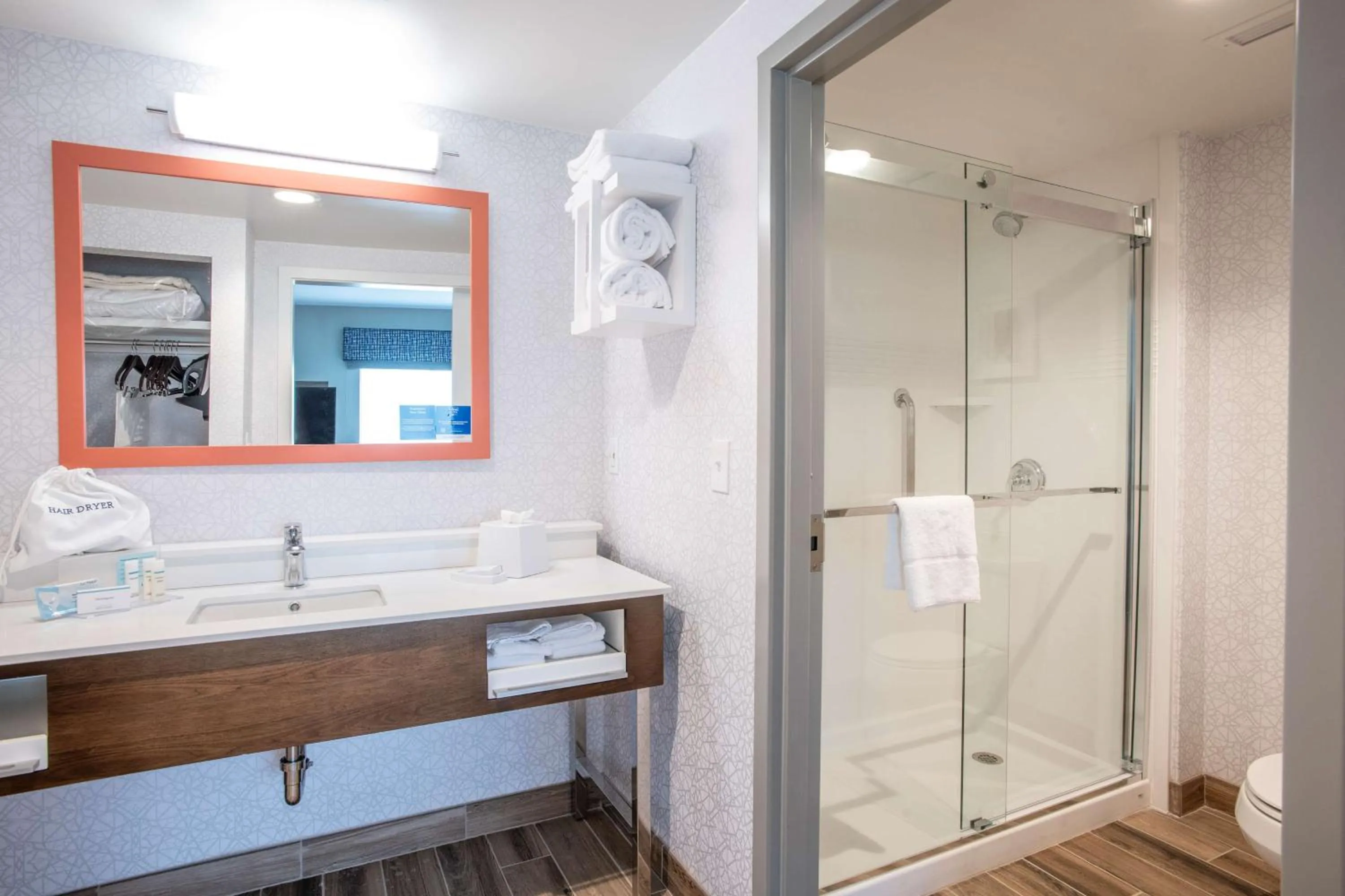 Bathroom in Hampton Inn Richwood Cincinnati South, KY