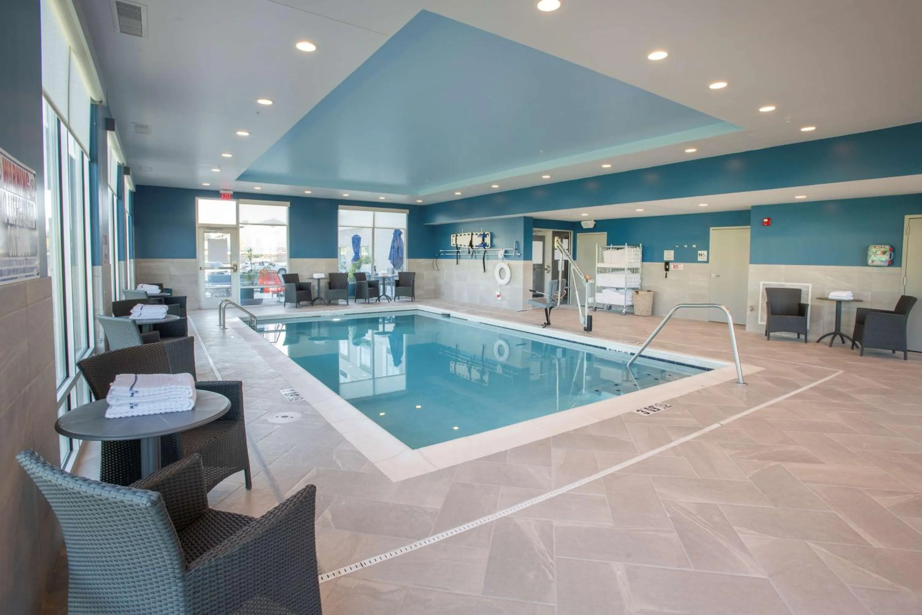 Pool view in Hampton Inn Richwood Cincinnati South, KY