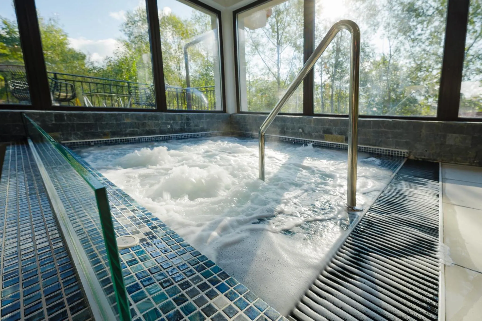 Hot Tub in Hotel Yara