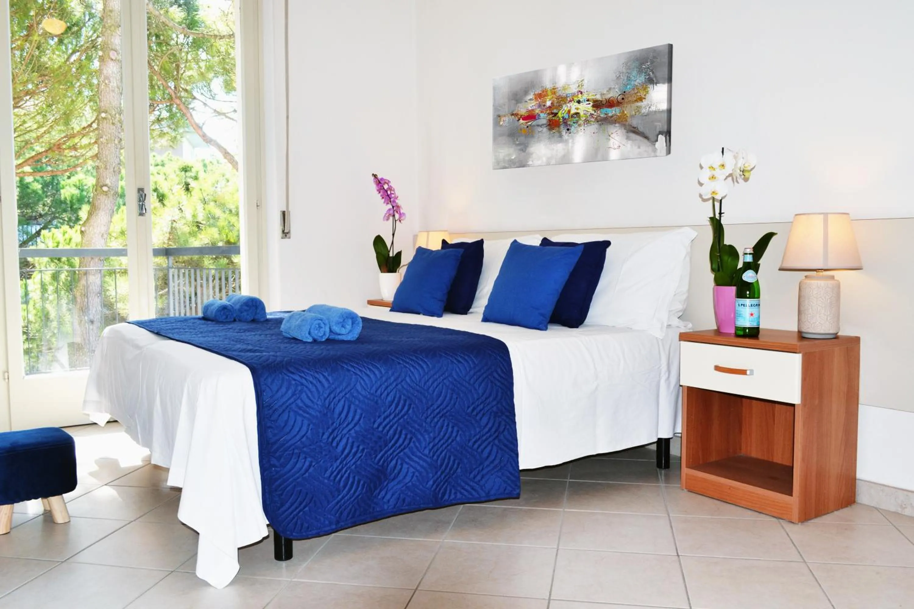 Bed in Hotel Elefantino Grey - Free Brunch & Breakfast Until 13-00 - Vicinissimi a Mirabilandia