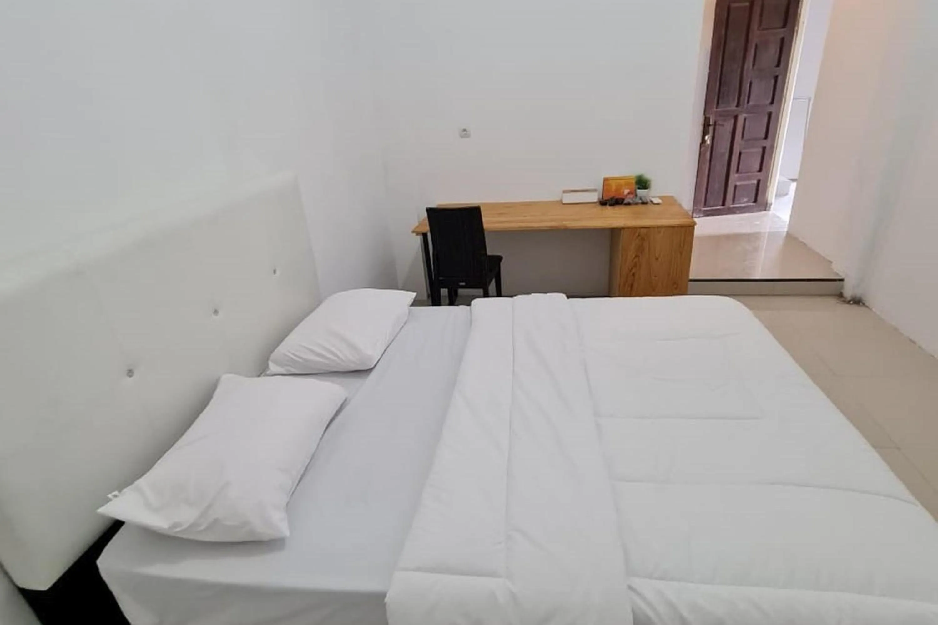 Bed in Krisan Guest House Syariah Banjarbaru Mitra RedDoorz