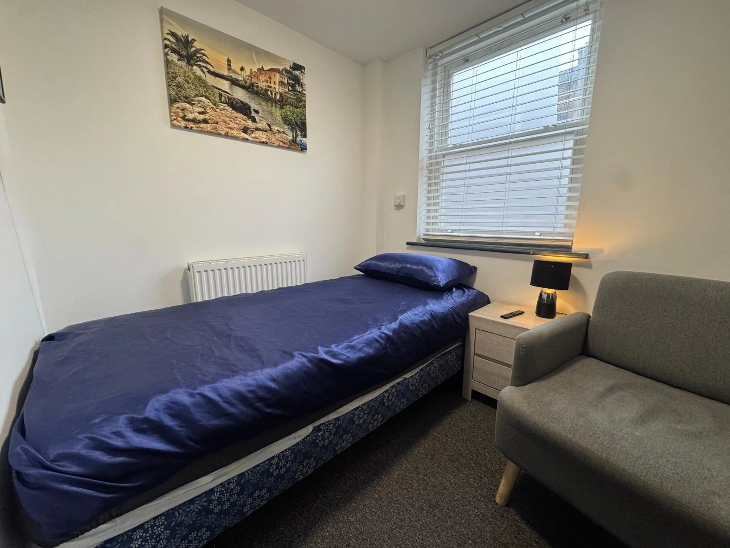 Bed in Gate Lodge - Private En-suite rooms, Kings Lynn, central location