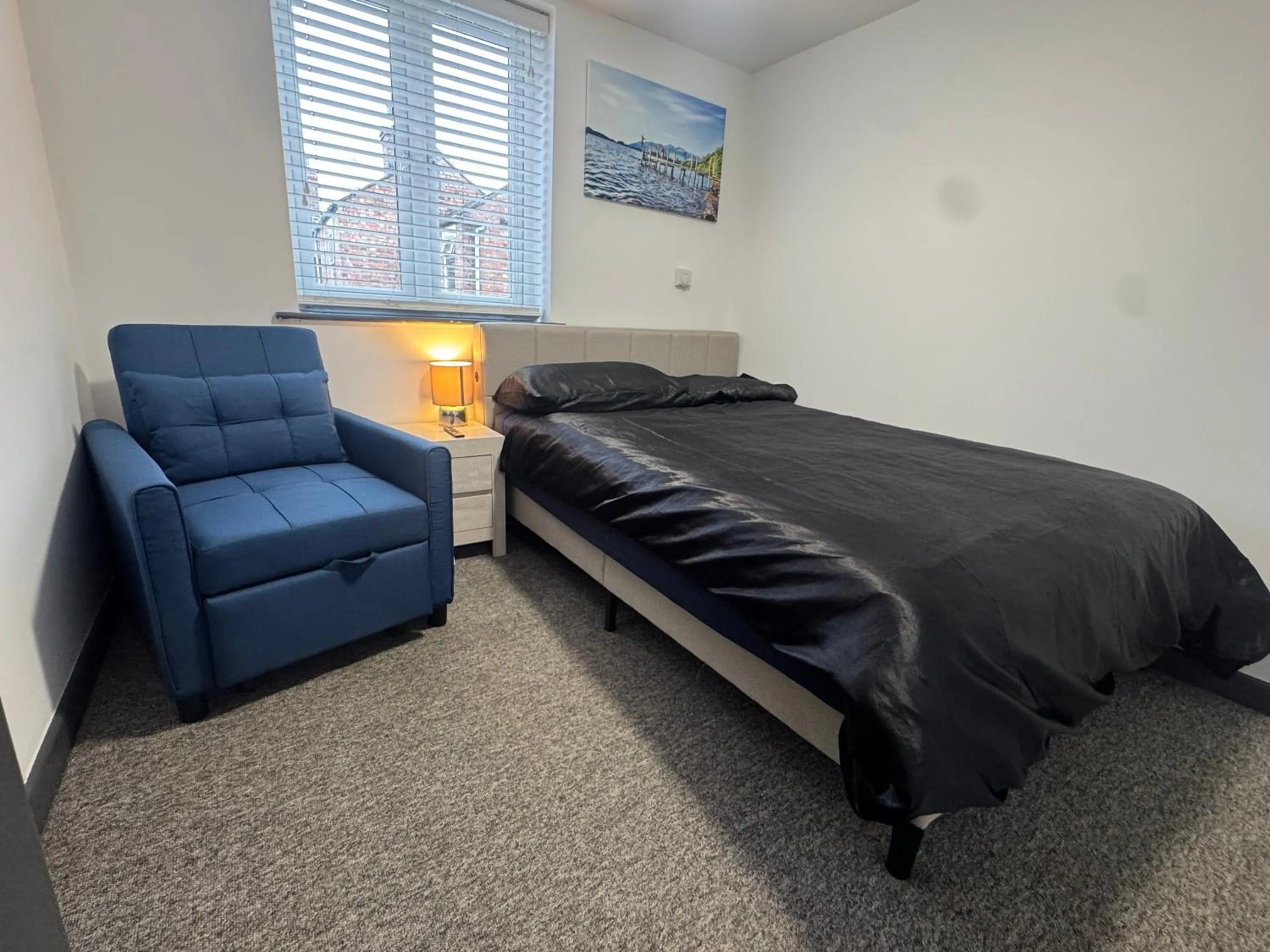 Bed in Gate Lodge - Private En-suite rooms, Kings Lynn, central location
