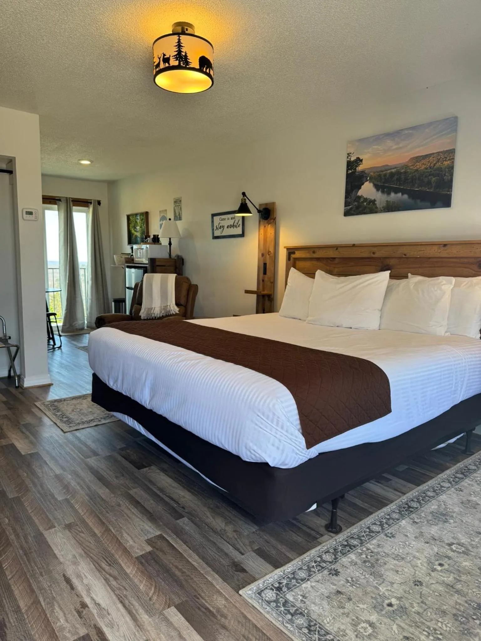 Property building, Bed in Mountain View Guest Motel