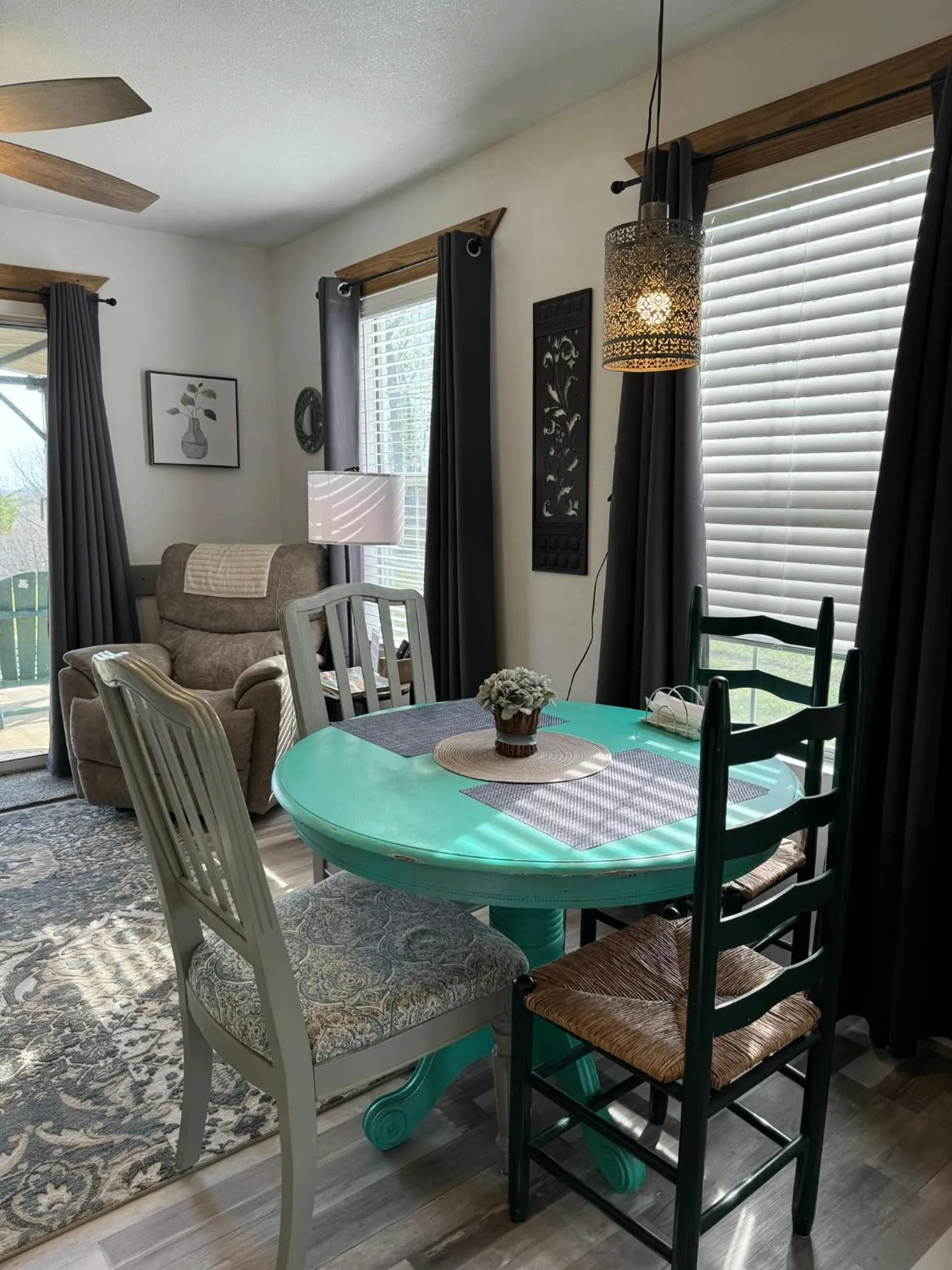 Dining area in Mountain View Guest Motel