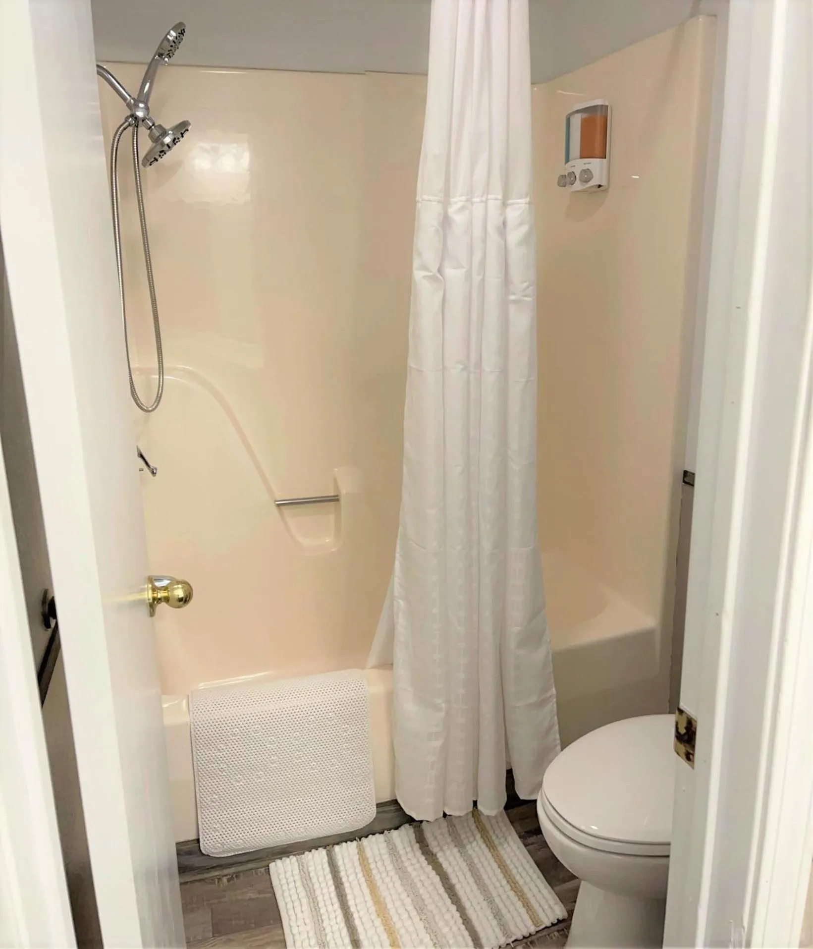 Property building in Mountain View Guest Motel