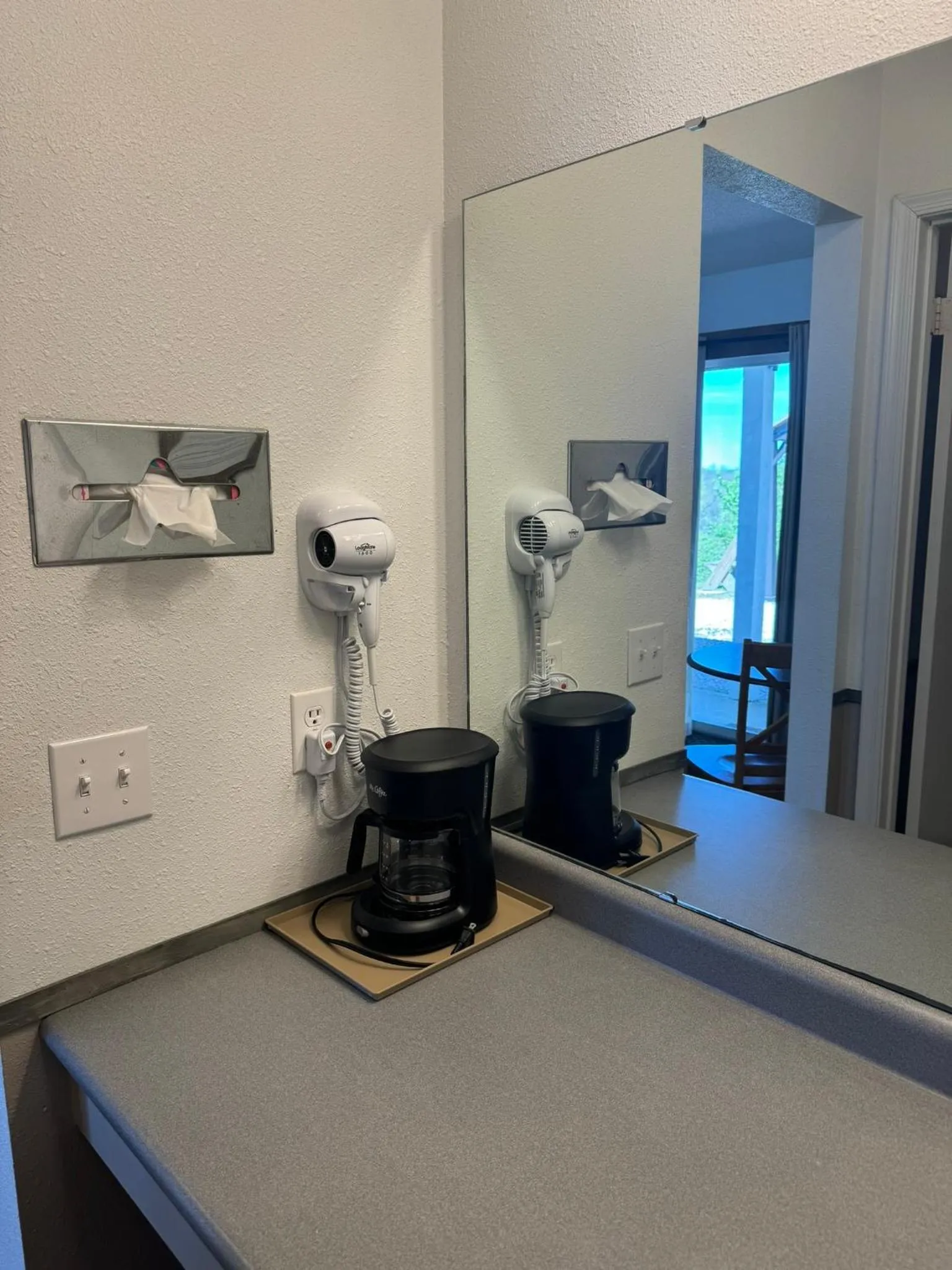 Coffee/tea facilities in Mountain View Guest Motel