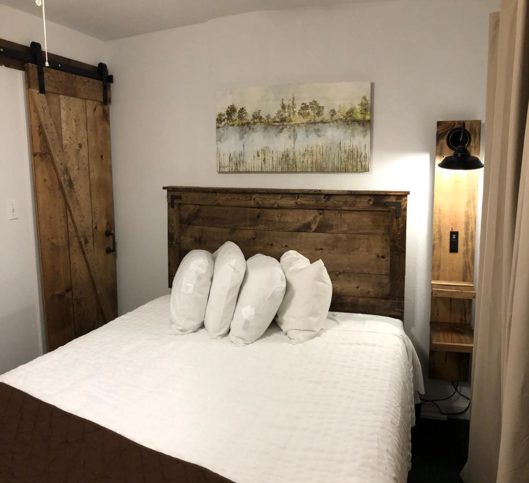 Bedroom, Bed in Mountain View Guest Motel