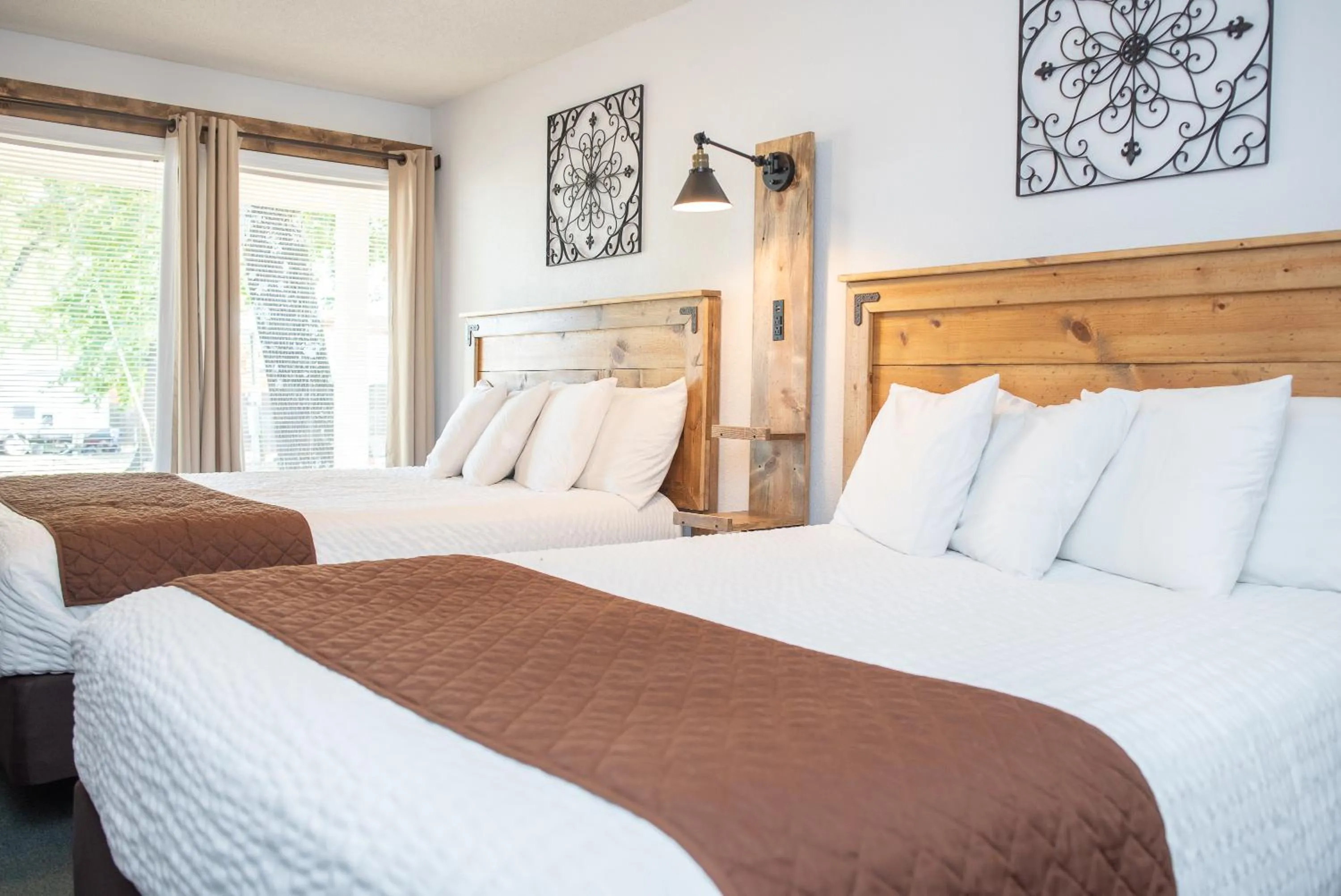 Property building, Bed in Mountain View Guest Motel