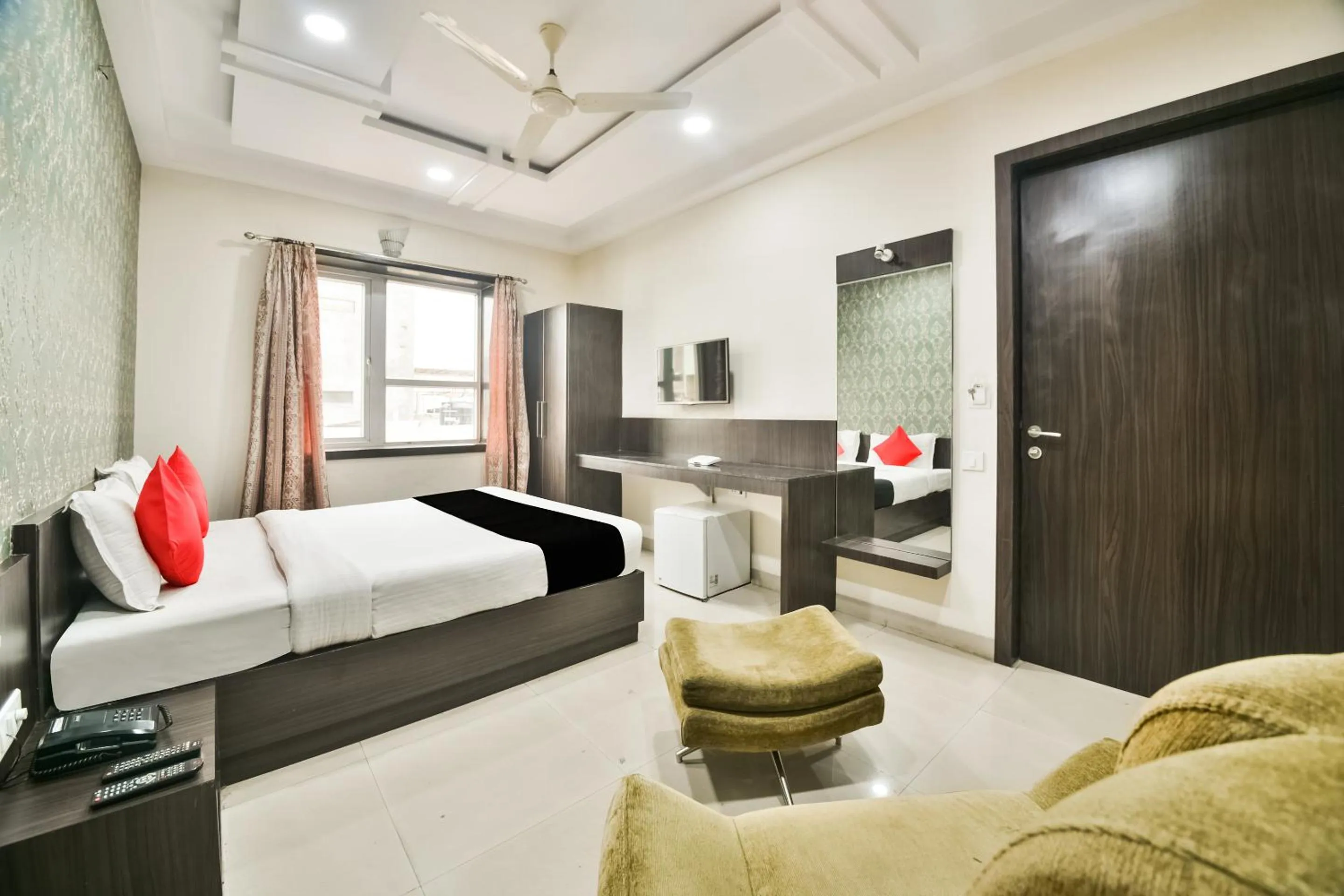 Bedroom in Hotel Flowers Inn