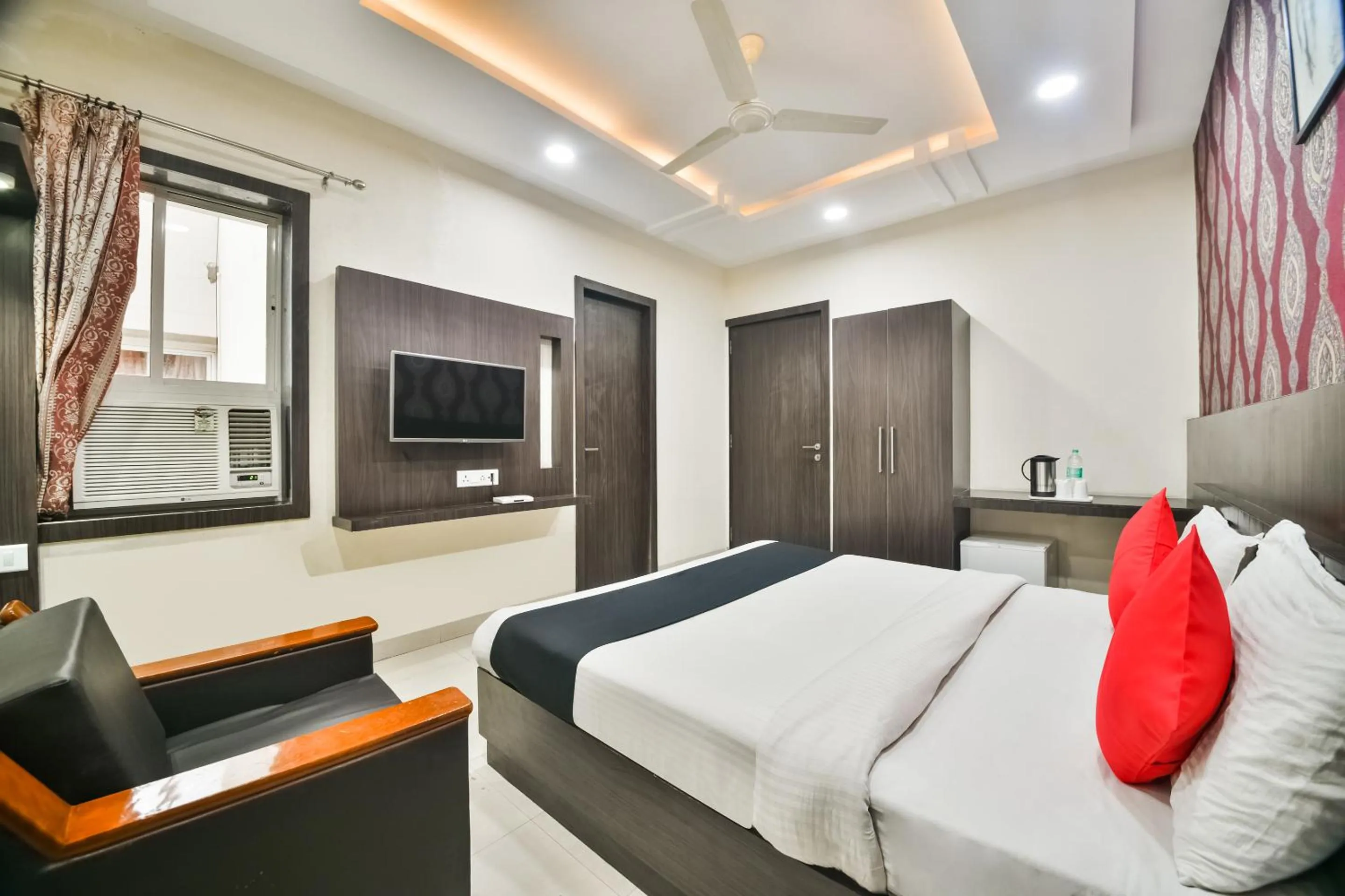 Bedroom in Hotel Flowers Inn