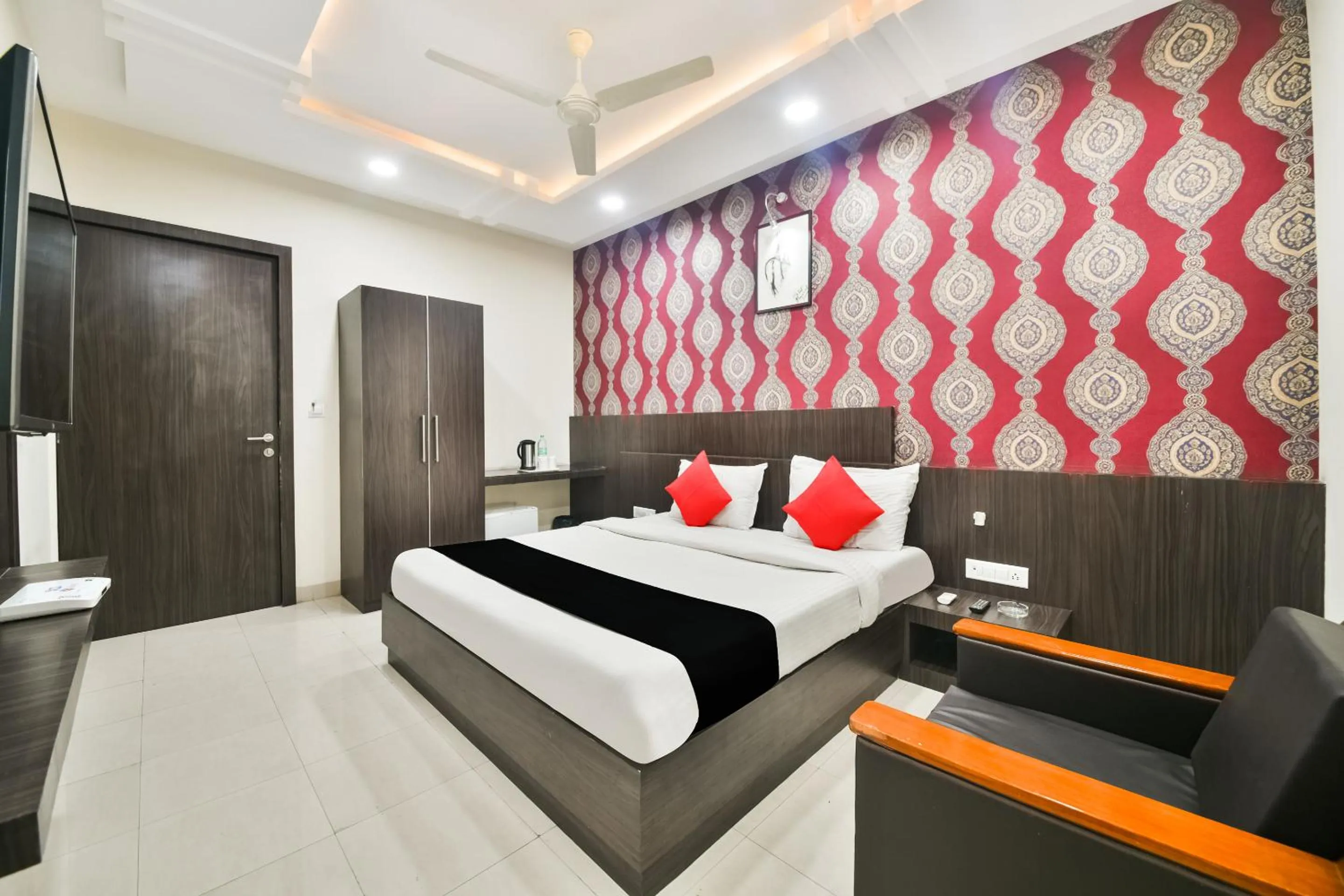 Photo of the whole room in Hotel Flowers Inn