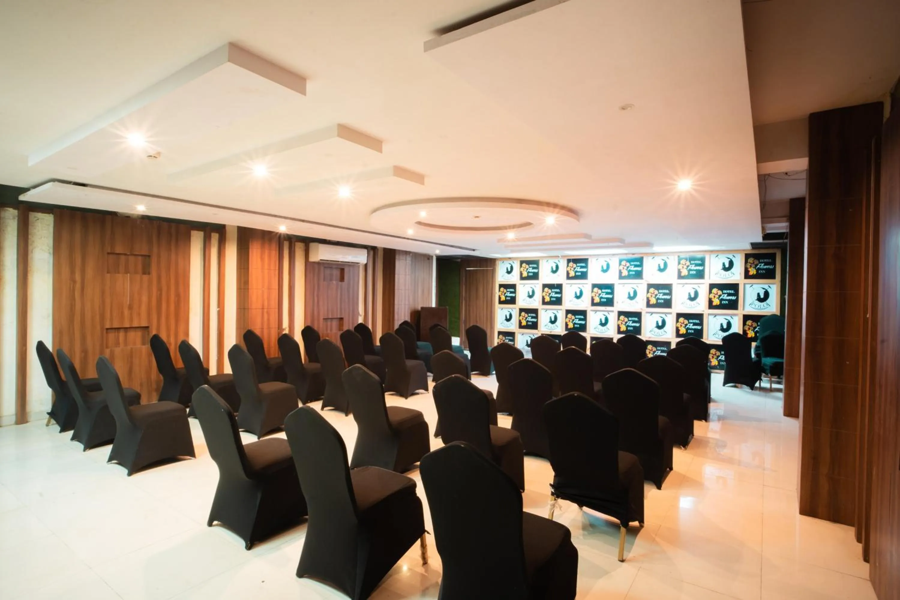 Meeting/conference room in Hotel Flowers Inn