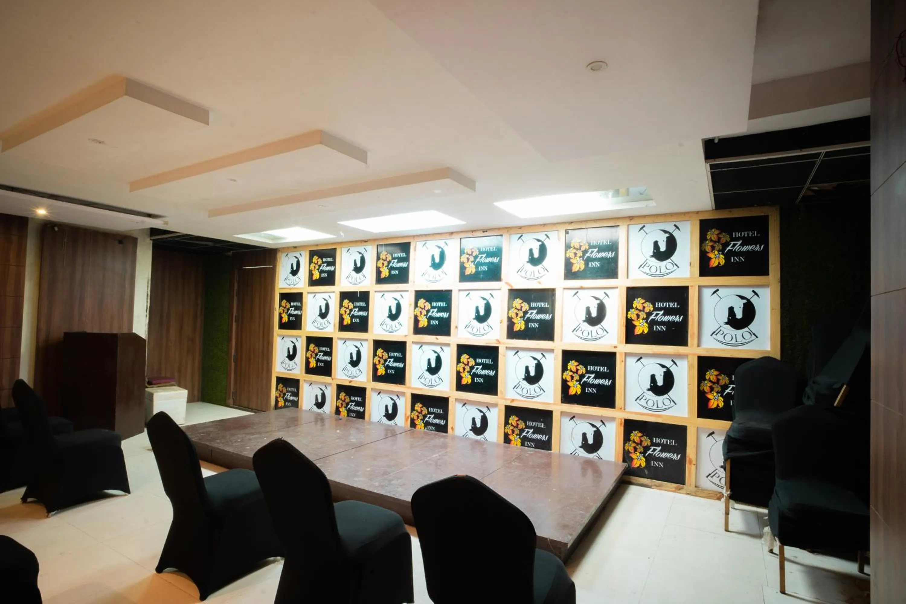 Meeting/conference room in Hotel Flowers Inn