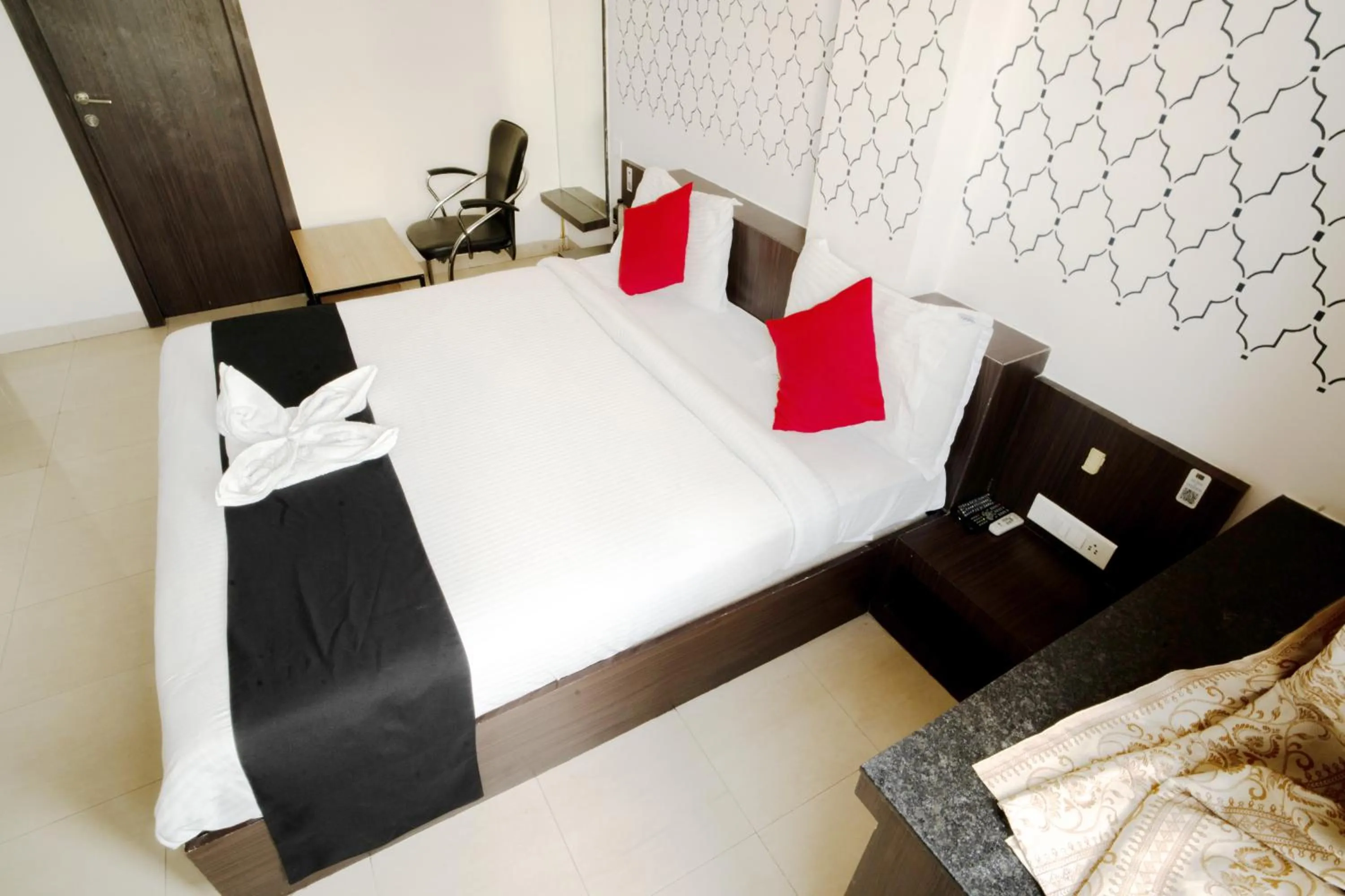 Bed in Hotel Flowers Inn