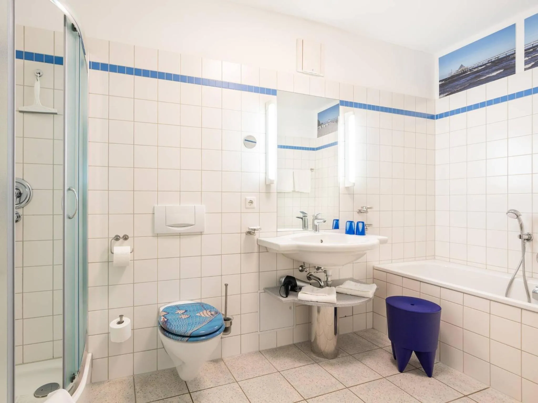 Bathroom in Kaiservillen Heringsdorf - Ferienwohnung mit 2 Schlafzimmern und Balkon D212