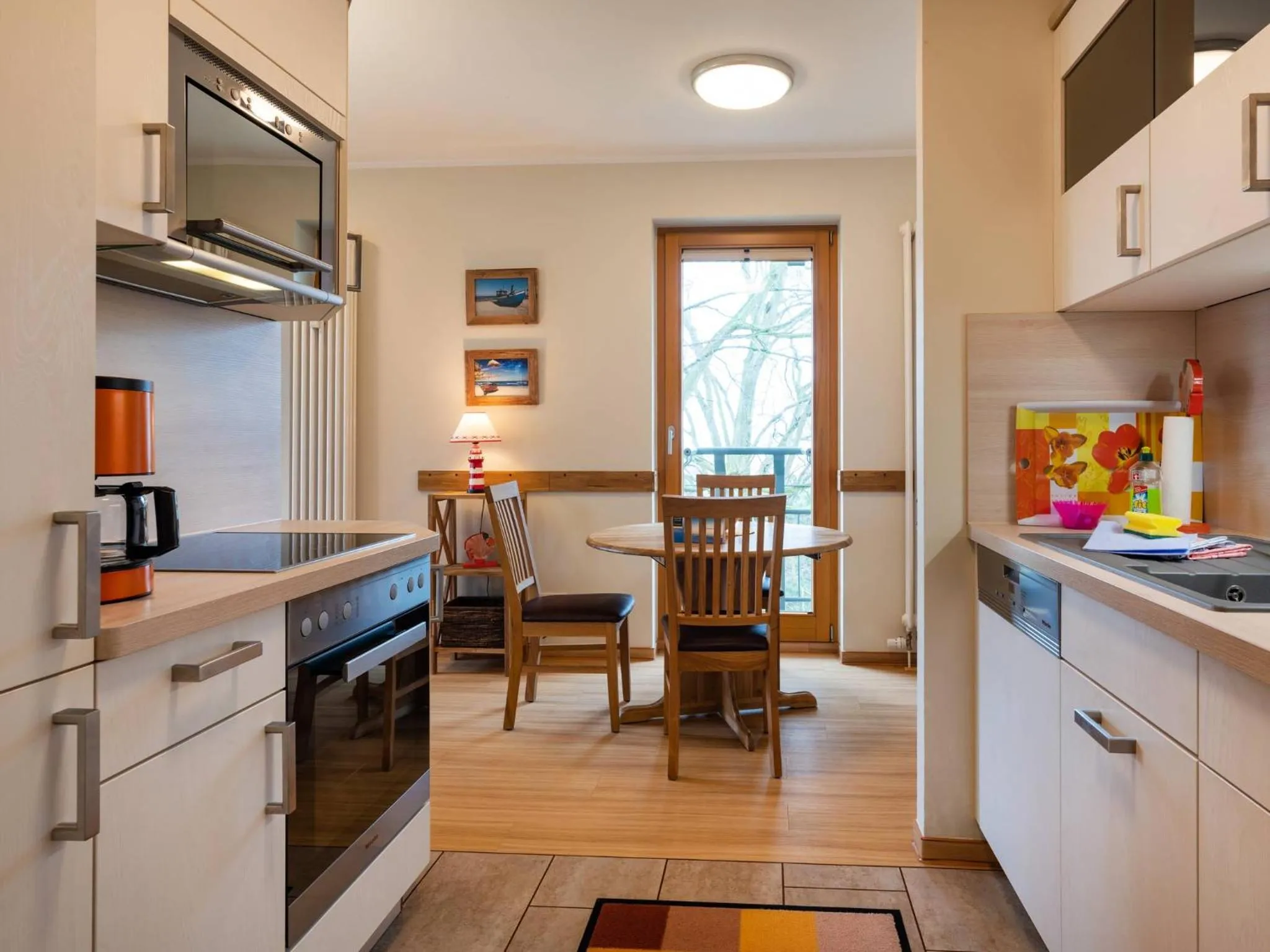 Kitchen or kitchenette in Kaiservillen Heringsdorf - Ferienwohnung mit 2 Schlafzimmern und Balkon D212