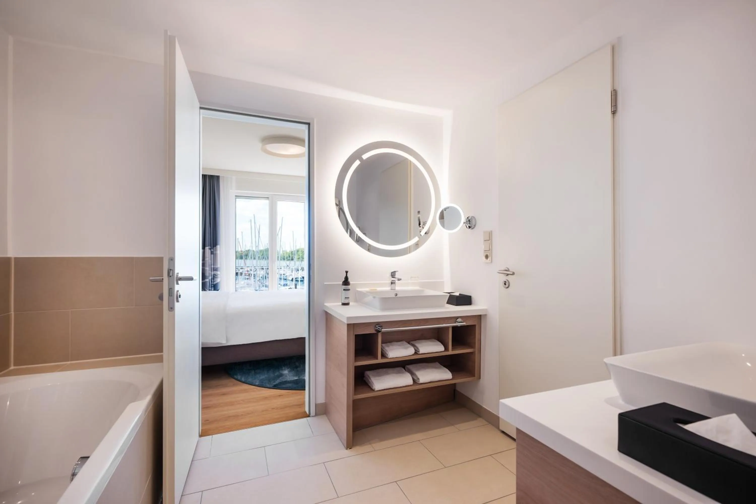 Bathroom, Bed in Lindner Hotel Boltenhagen, part of JdV by Hyatt