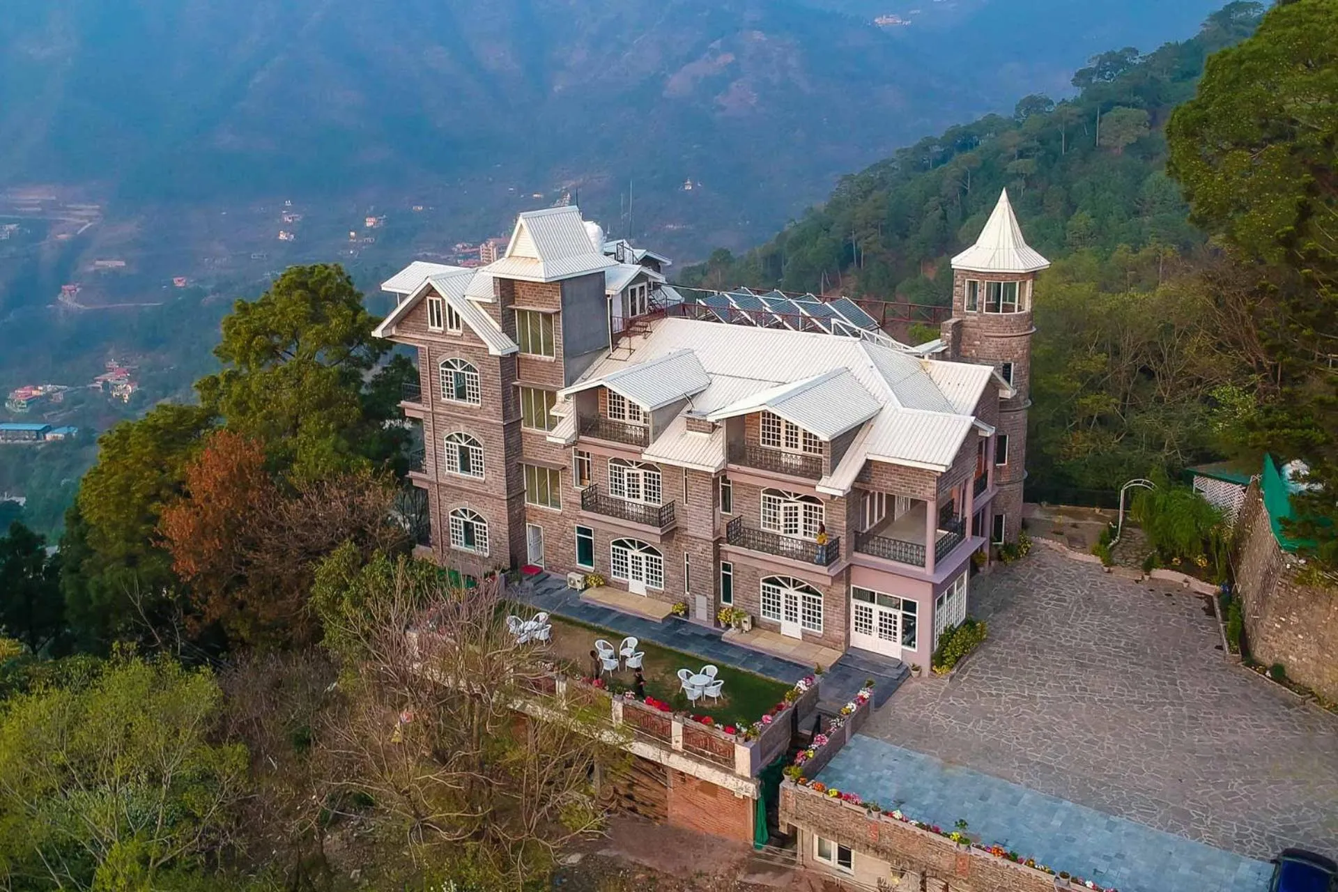 StayVista at The Mansion A Castle like Luxuriant Villa