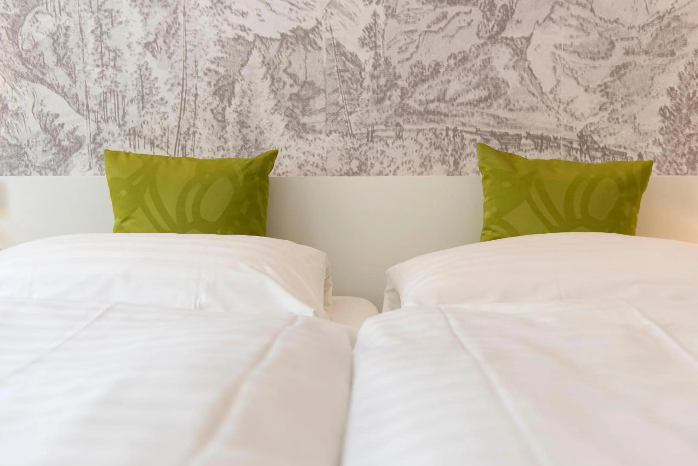 Bedroom, Bed in Hotel Weiss Kreuz