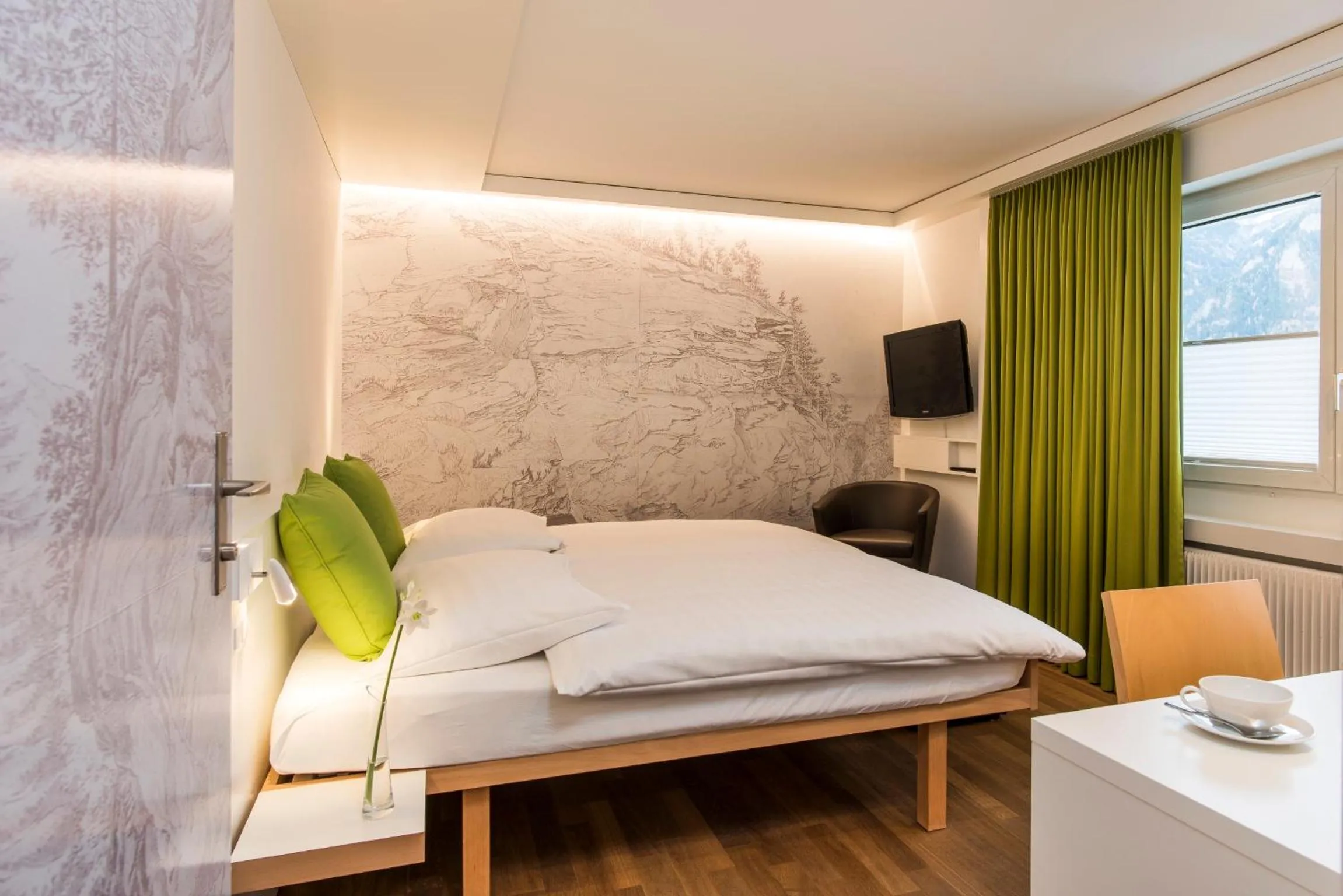 Bedroom, Bed in Hotel Weiss Kreuz