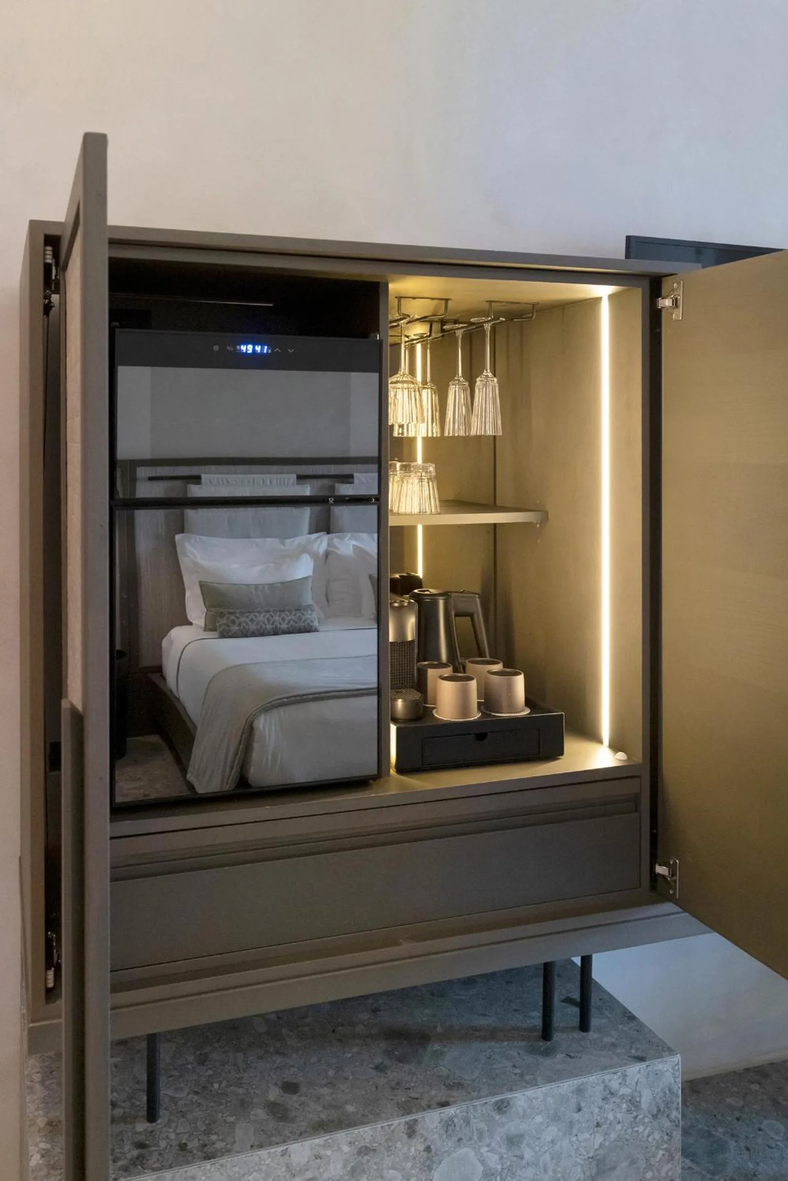 Coffee/tea facilities, Bed in Aeonic Suites and Spa